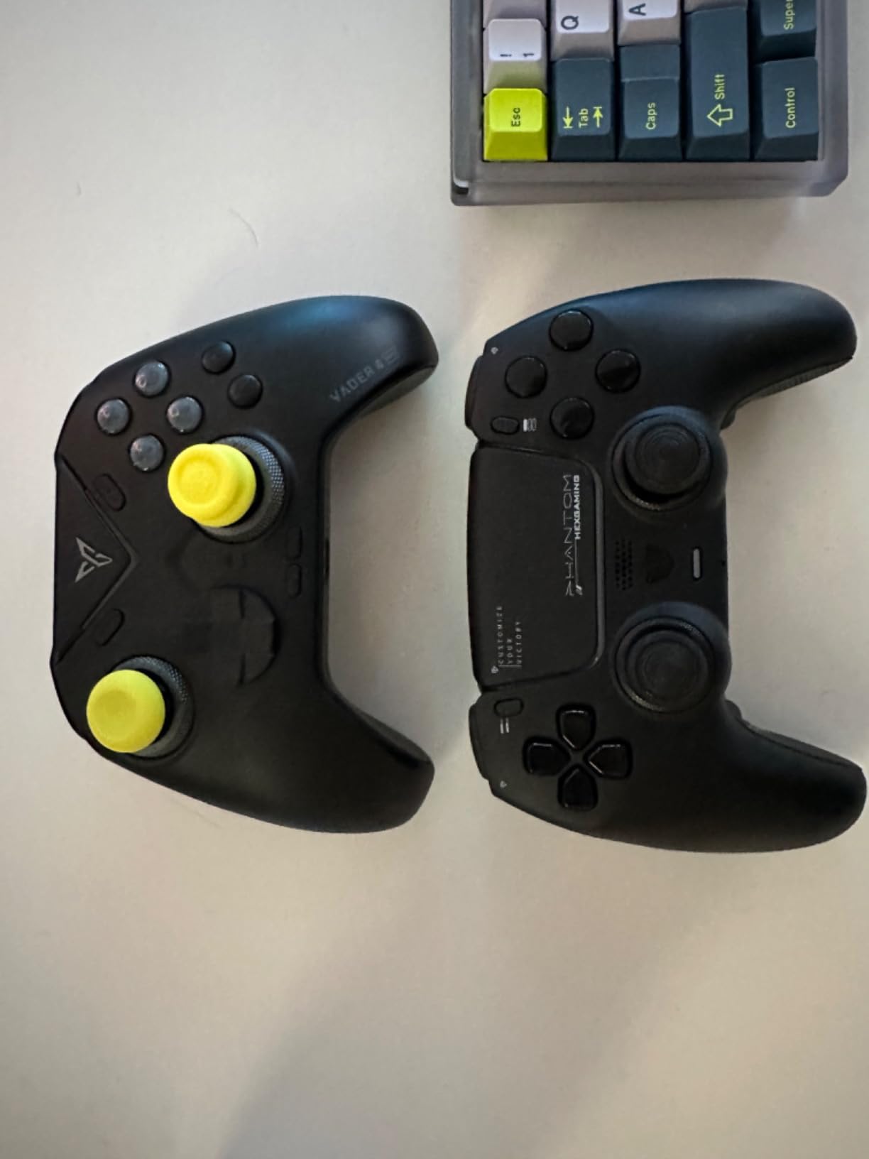 HEXGAMING PHANTOM Pro Controller with 4 Remappable Buttons, 6 Remapping Profiles, 8 Interchangeable Analog Stick, and Adjustable Triggers Compatible with ps5, PC, Mobile - Hall Effect Orochi Customer Review HEXGAMING PHANTOM Pro Controller with 4 Remappable Buttons, 6 Remapping Profiles, 8 Interchangeable Analog Stick, and Adjustable Triggers Compatible with ps5, PC, Mobile - Hall Effect Orochi - Customer Photo 2