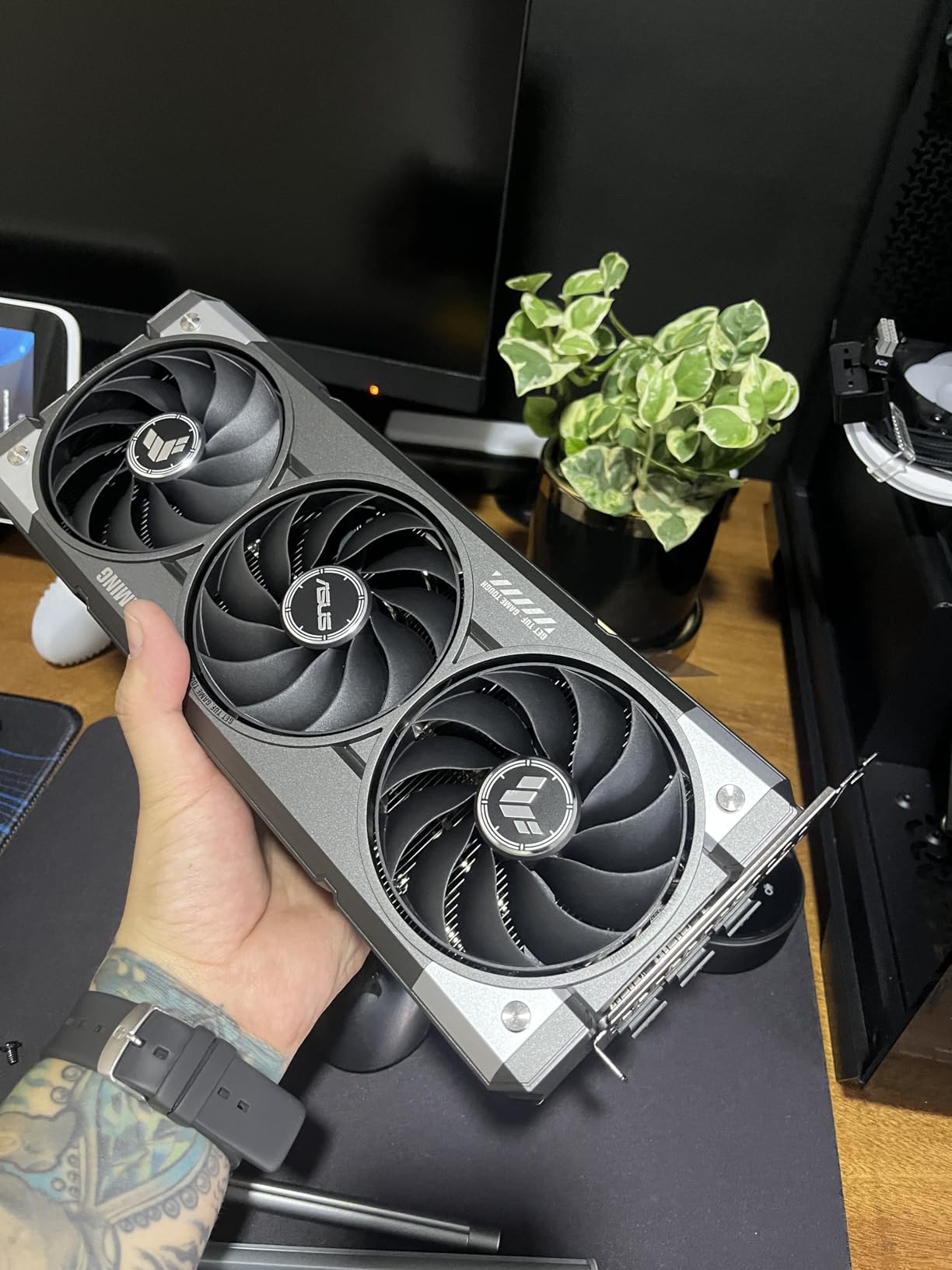 ASUS TUF GeForce RTX 5060 Ti 8GB GDDR7 OC Edition Graphics Card, NVIDIA, Desktop (PCIe 5.0, HDMI/DP 2.1, 3.1-Slot, Military-Grade Components, Protective PCB Coating, Axial-tech Fans) customer photo 2