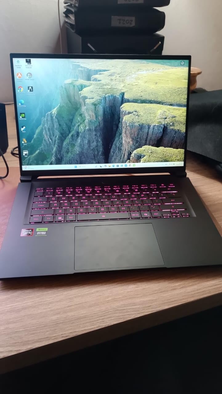 GIGABYTE AERO X16; Copilot+ PC - 165Hz 2560x1600 WQXGA - NVIDIA GeForce RTX 5070 - AMD Ryzen AI 7 350 - Customer Photo 1