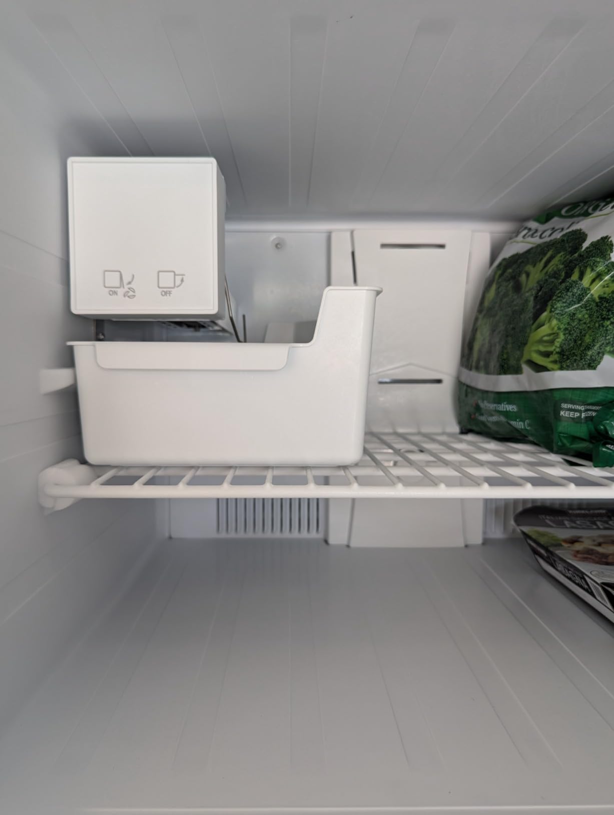 Kenmore 33 in. 20.4 cu. ft Capacity Refrigerator/Freezer with Full-Width Adjustable Glass Shelving, Humidity Control Crispers, Ice Maker, ENERGY STAR Certified, Black Customer Review Kenmore 33 in. 20.4 cu. ft Capacity Refrigerator/Freezer with Full-Width Adjustable Glass Shelving, Humidity Control Crispers, Ice Maker, ENERGY STAR Certified, Black - Customer Photo 2