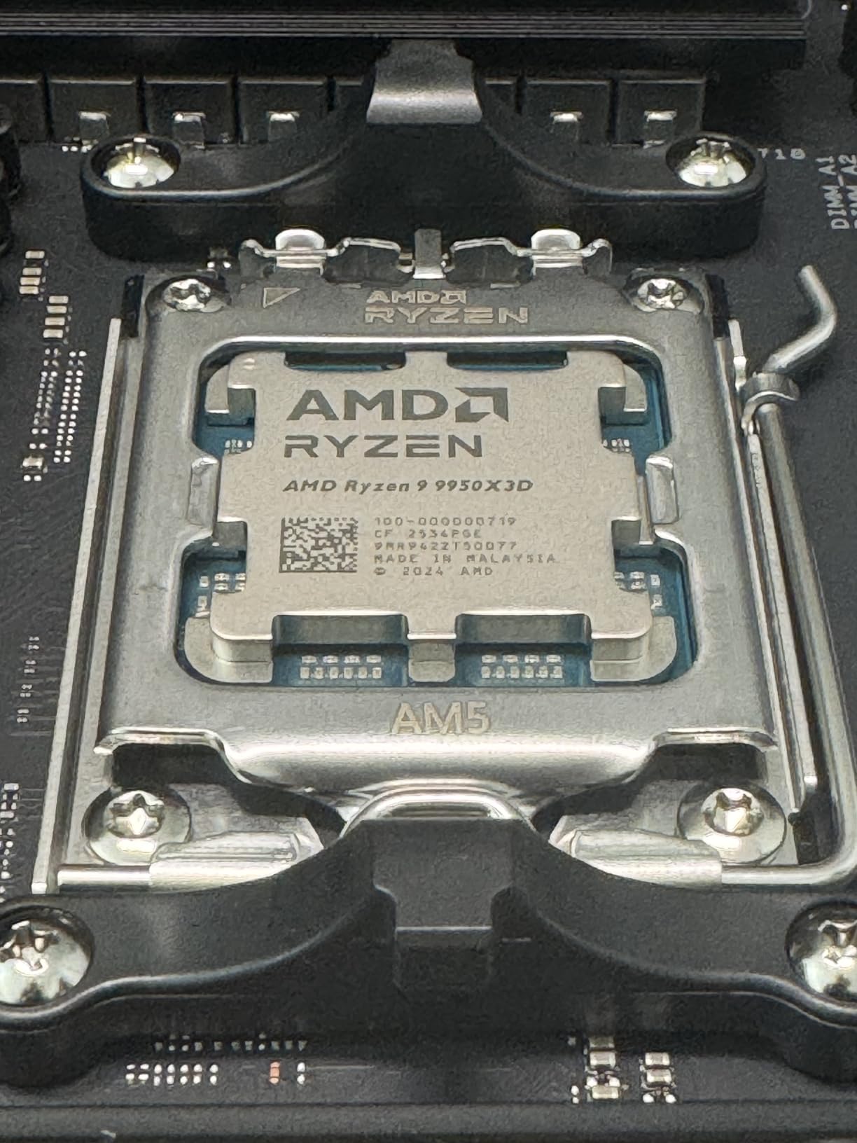 AMD Ryzen 9 9950X3D 16-Core Processor Customer Review AMD Ryzen 9 9950X3D 16-Core Processor - Customer Photo 1