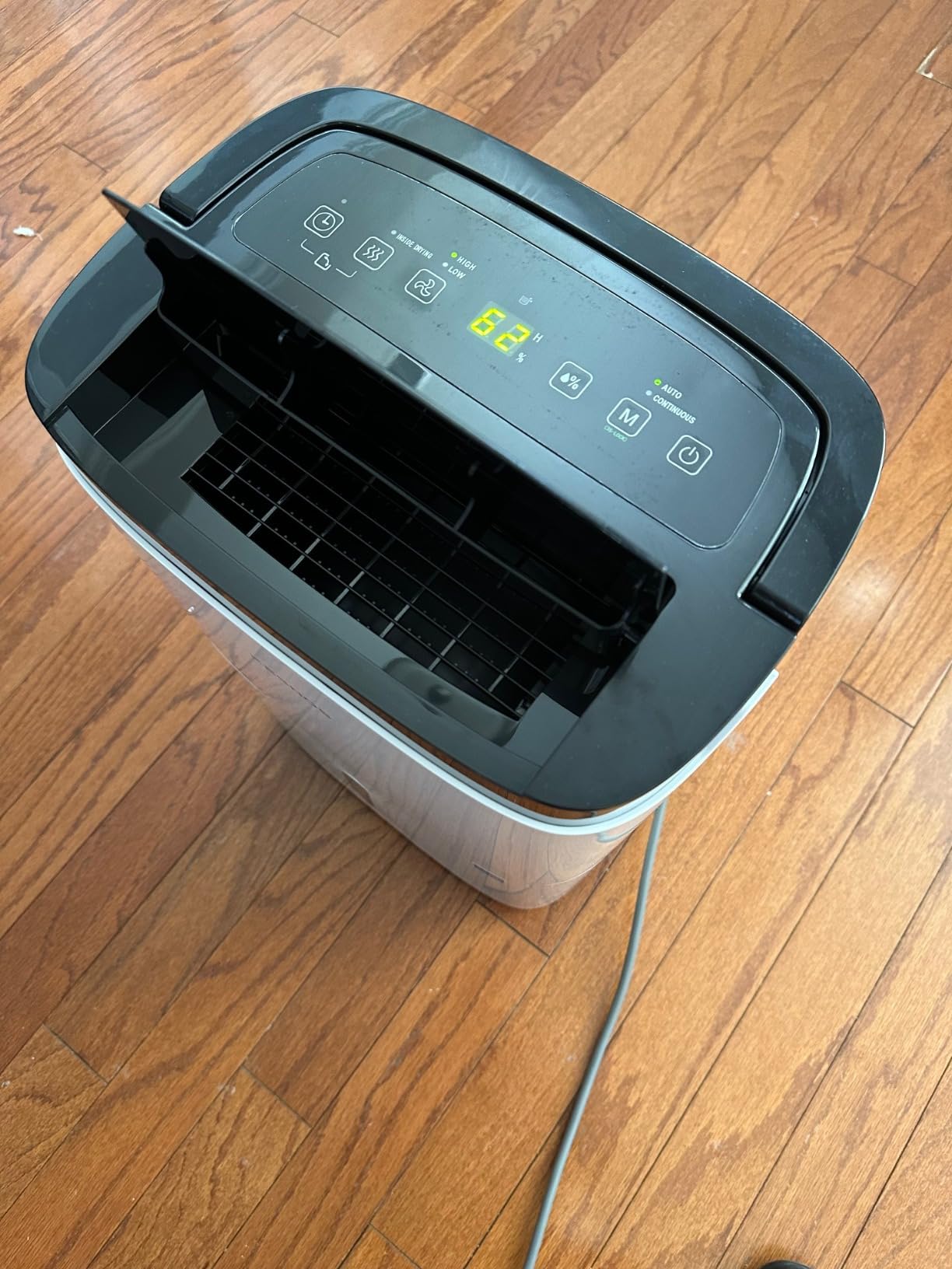 Kesnos 2,500 Sq. Ft. Energy Star 2025 Dehumidifier for Home & Basement, Ideal for Bedroom with Ultra Quiet 36 dB, 0.39-Gallon Water Tank with Drain Hose, 4 Pre-Set Modes, Auto Defrost, Timer customer photo 1