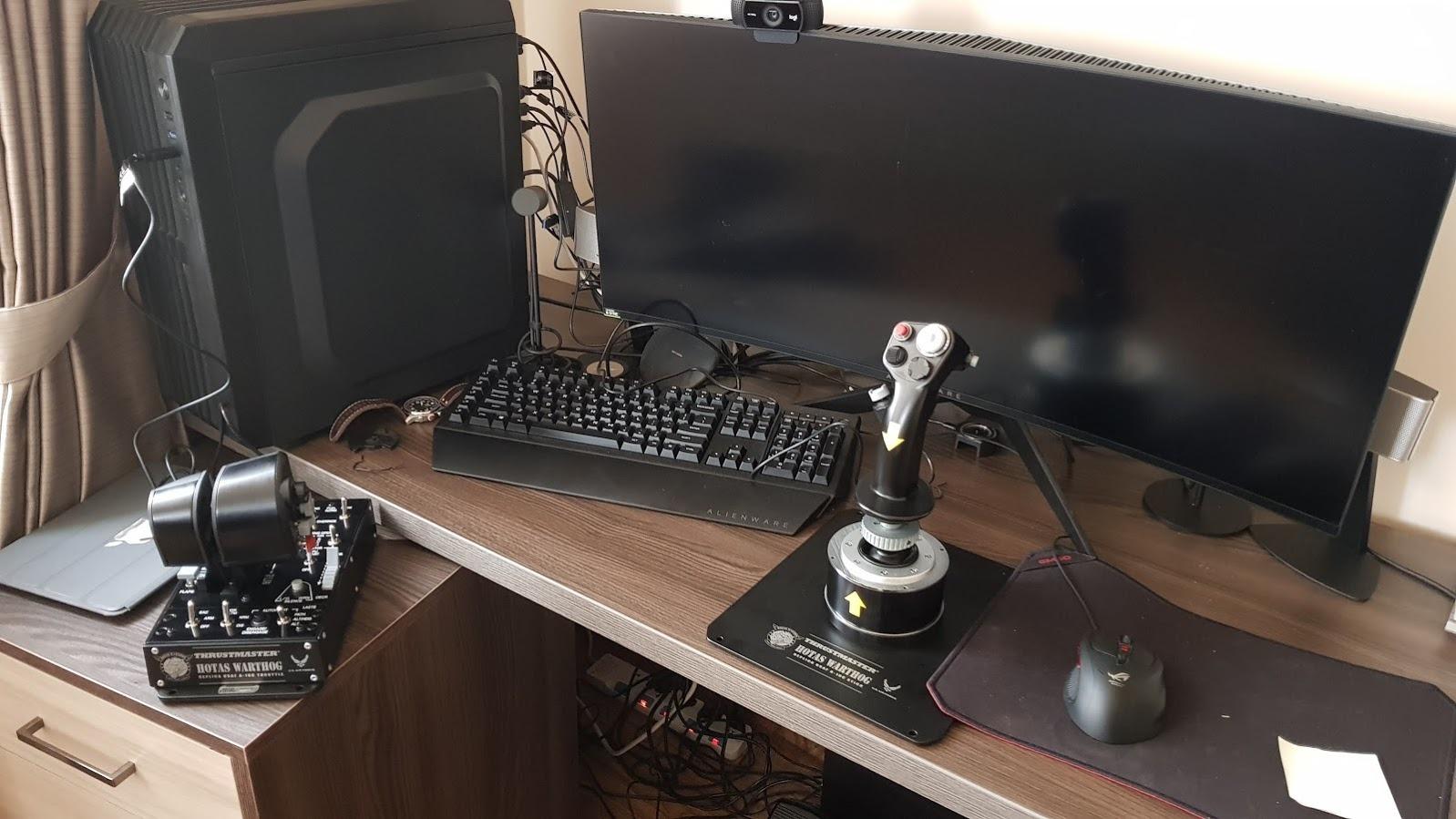 Thrustmaster HOTAS Warthog Flight Stick and Throttle - Metal Dual Throttle System, Official Replica of the U.S Air Force A-10C Aircraft Controls customer photo 2