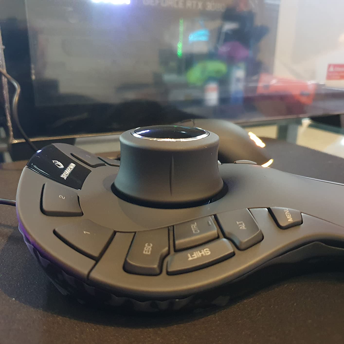 3Dconnexion SpaceMouse Pro 3D Mouse 3DX-700040 customer photo 1