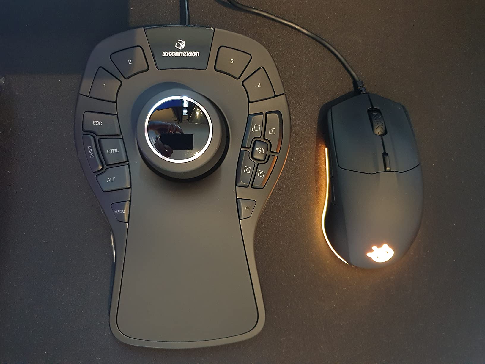 3Dconnexion SpaceMouse Pro 3D Mouse 3DX-700040 customer photo 2