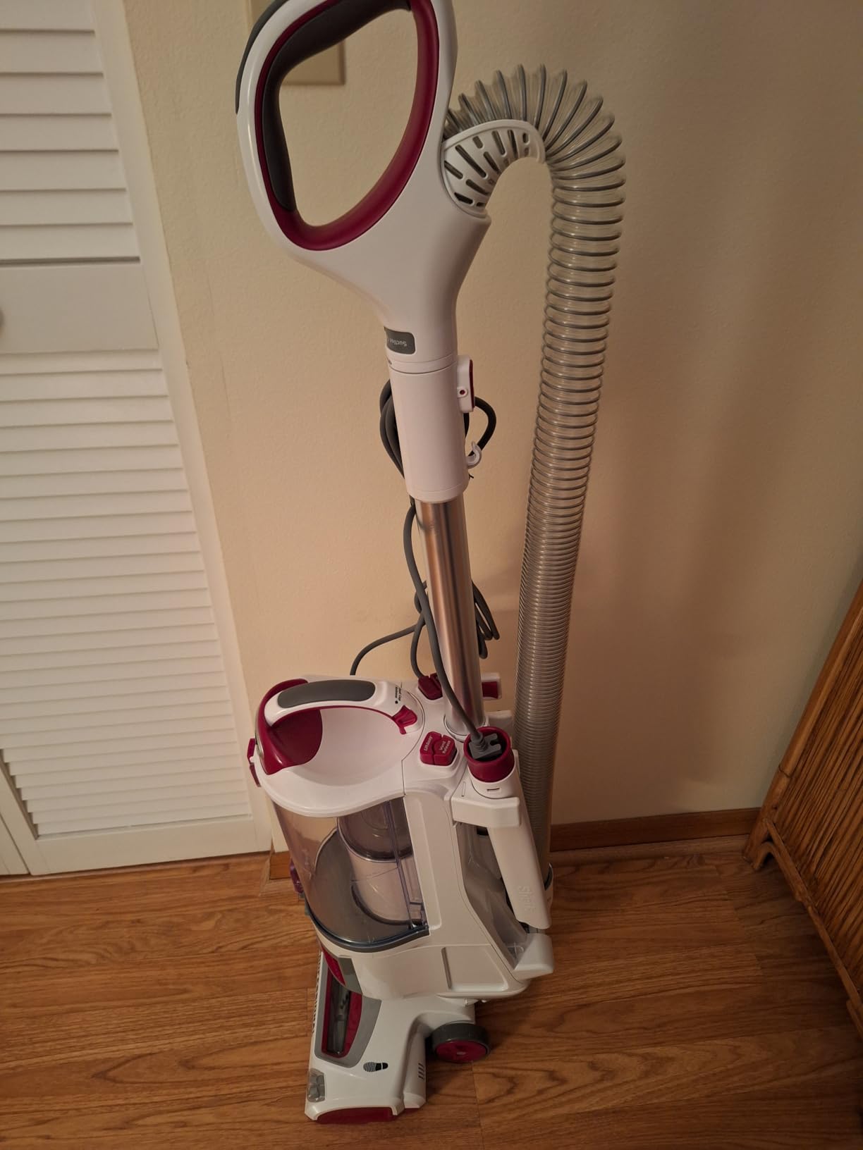 Shark NV501 Rotator Professional Lift-Away Upright Vacuum with HEPA Filter, Swivel Steering, LED Headlights, Wide Upholstery Tool, Dusting Brush & Crevice Tool, White/Red customer photo 2