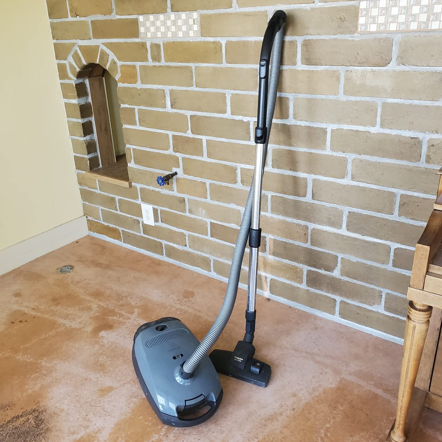 Miele Classic C1 Pure Suction Bagged Canister Vacuum with AirClean System customer photo 1