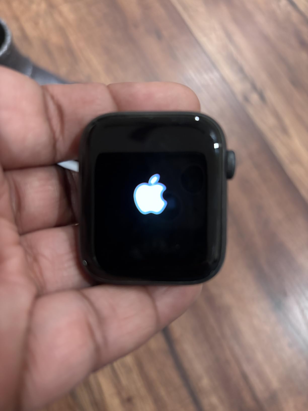 Apple Watch Series 5 (GPS, 40MM) - Gold Aluminum Case with Pink Sand Sport Band (Renewed) customer photo 2