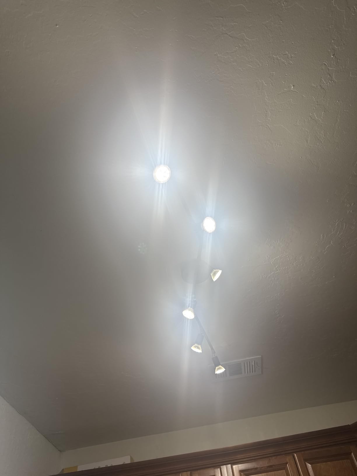 Unicozin LED 4 Light Track Lighting Kit, 24.8'' Black 4 Way Ceiling Spot Lighting, Flexibly Rotatable Head, Track Light Included 4 x LED GU10 Bulb (4W, Daylight White 5000K, 400LM) customer photo 2