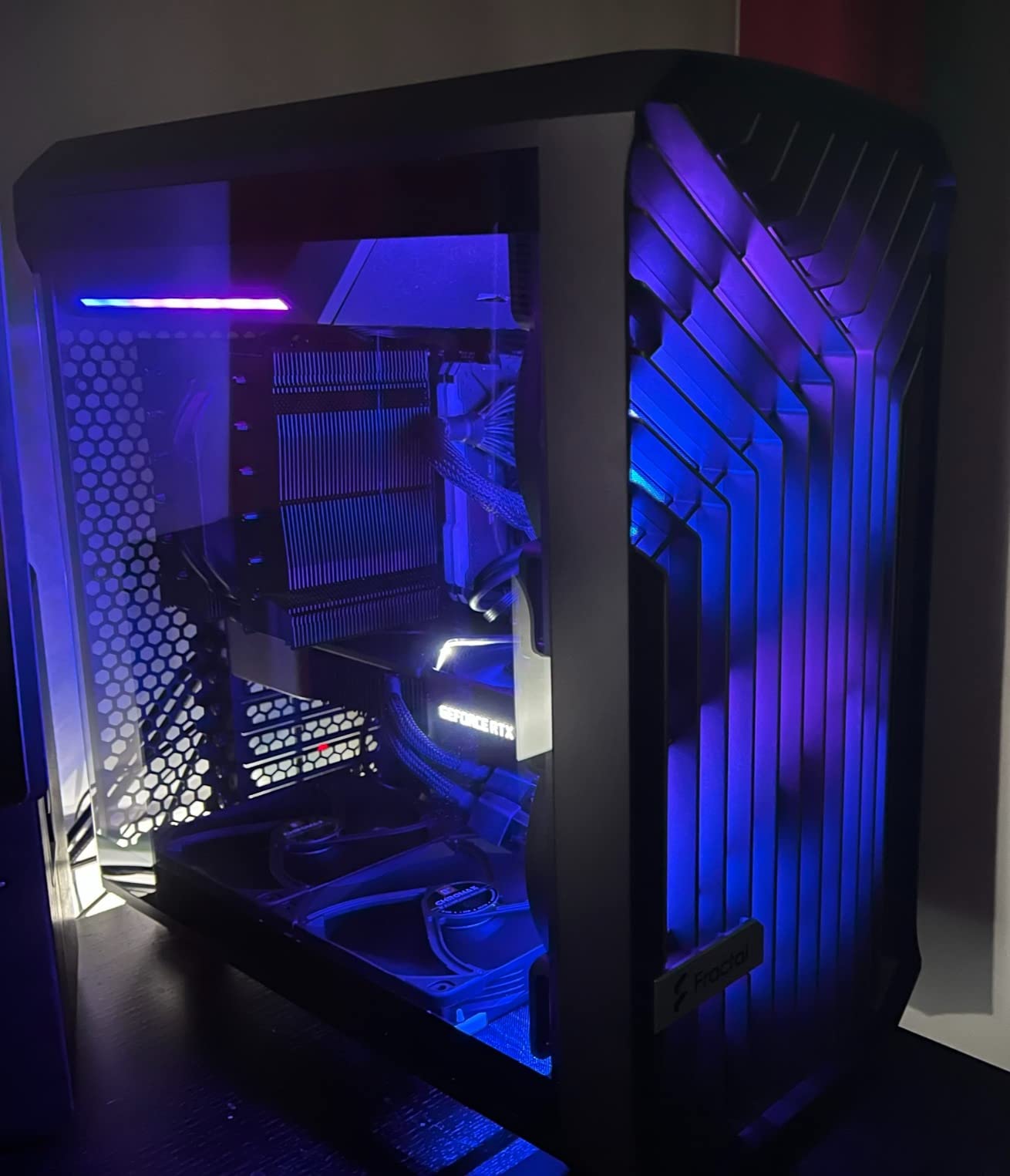 Fractal Design Torrent Compact RGB Black - Light Tint Tempered Glass Side Panels - Open Grille for Maximum air Intake - Two 180mm RGB PWM Fans Included - Type C - ATX Airflow Mid Tower PC Gaming Case customer photo 1