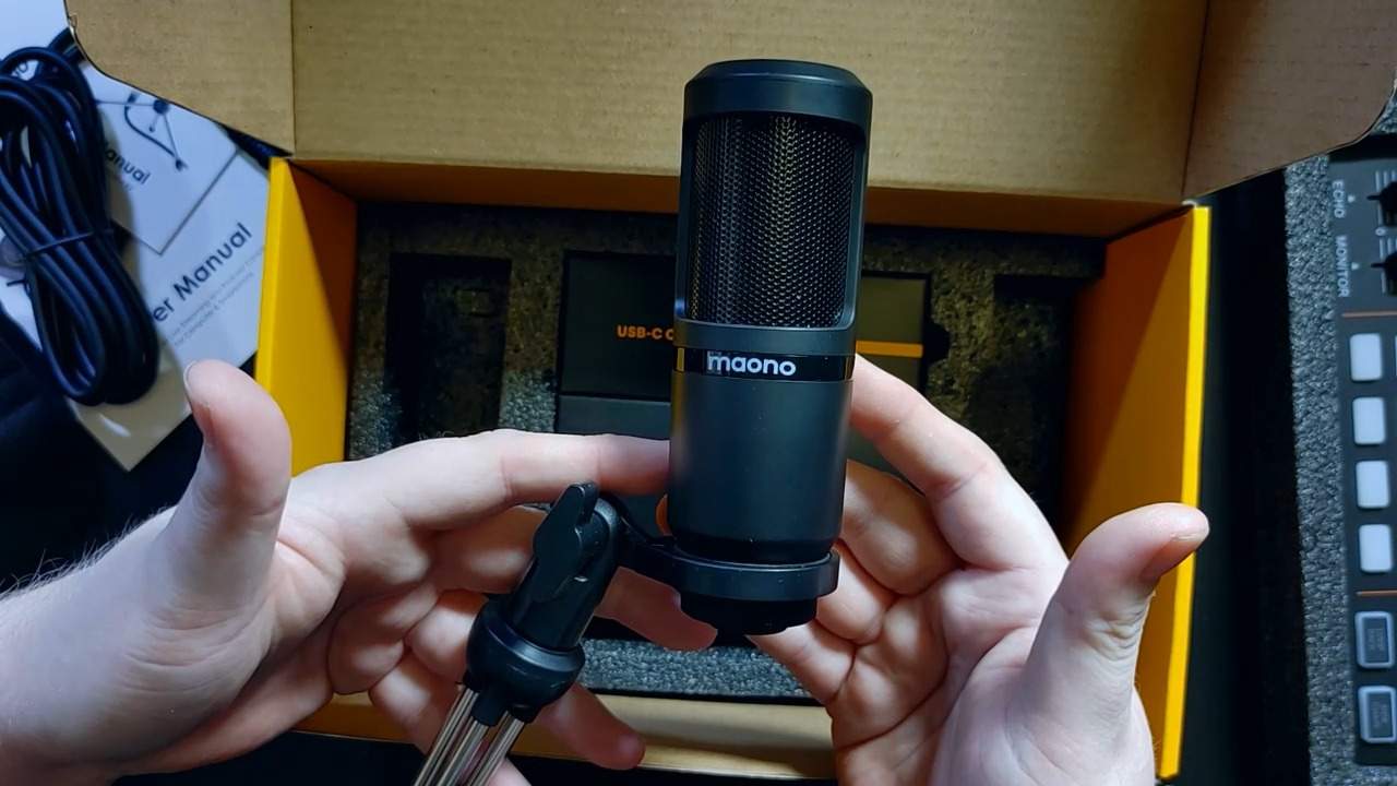 MAONO Podcast Equipment Bundle with Audio Mixer & 3.5mm Mic for Streaming | All-in-one audio production, PC and smartphone-compatible, 4 custom soundpads, for creators, home podcast setup AU-AM200-S1 customer photo 2