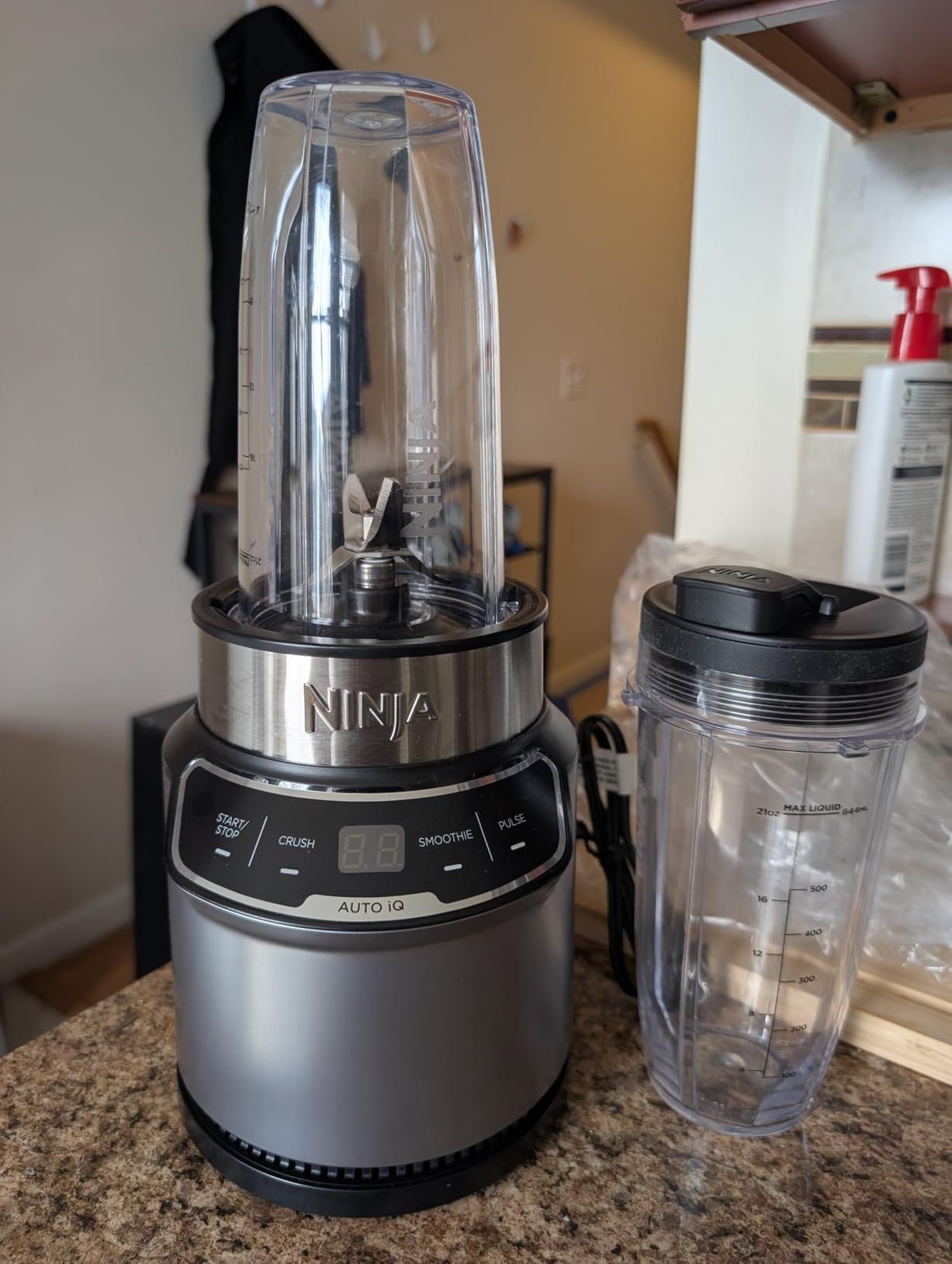 Ninja Nutri-Plus Personal Blender | Compact Push to Blend | Make Frozen Drinks, Smoothies, Sauces & More | With (3) 20 oz. To-Go Cups, (2) Spout-Lids & (1) Storage-Lid | 900 Peak Watt | Silver | BN301 customer photo 2