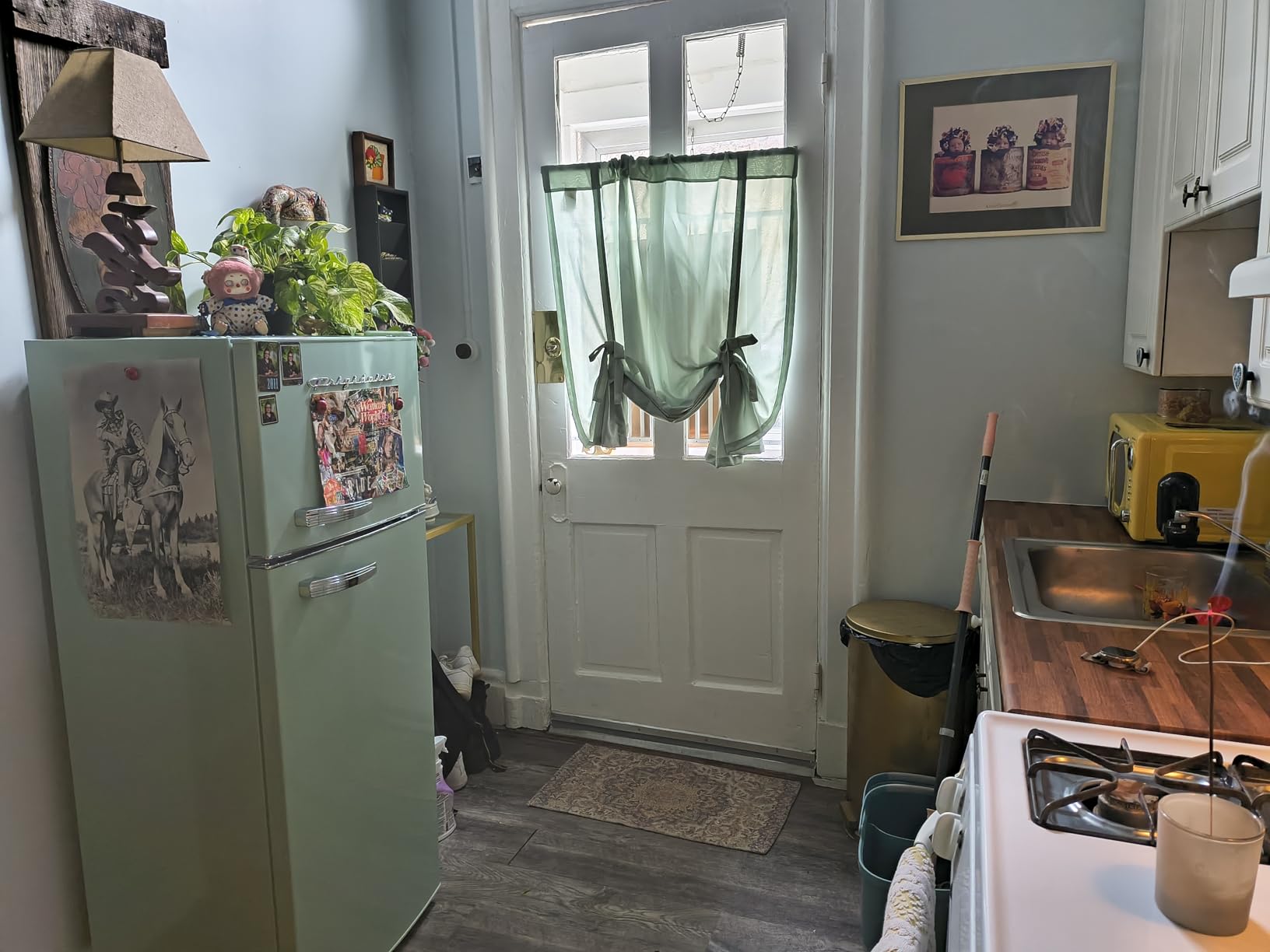 Frigidaire EFR753 Retro Apartment Size Refrigerator with Top Freezer - 2 Door Fridge with 7.5 Cu Ft of Storage Capacity customer photo 2
