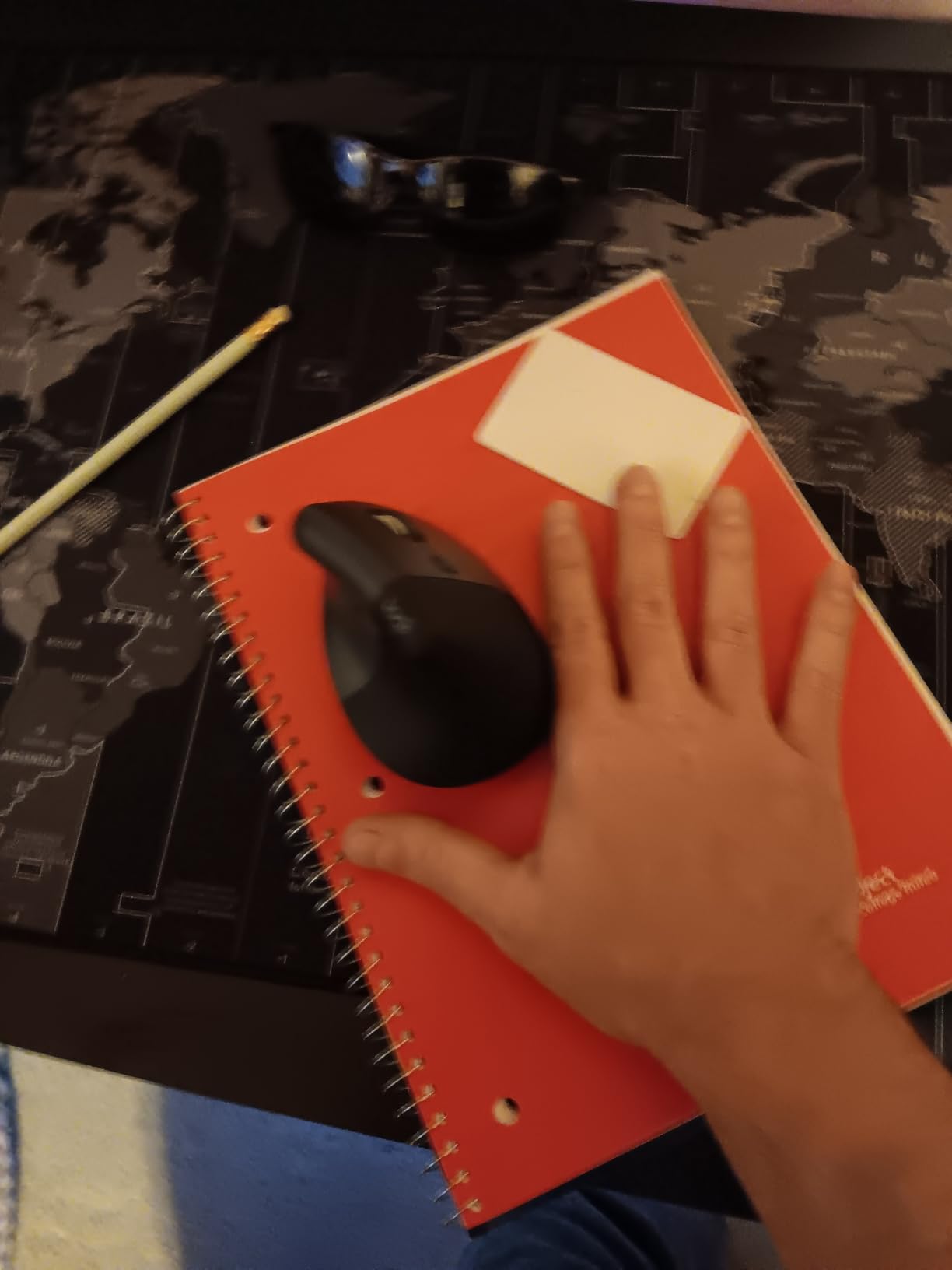 Logitech Lift Vertical Ergonomic Wireless Mouse - Graphite customer photo 2
