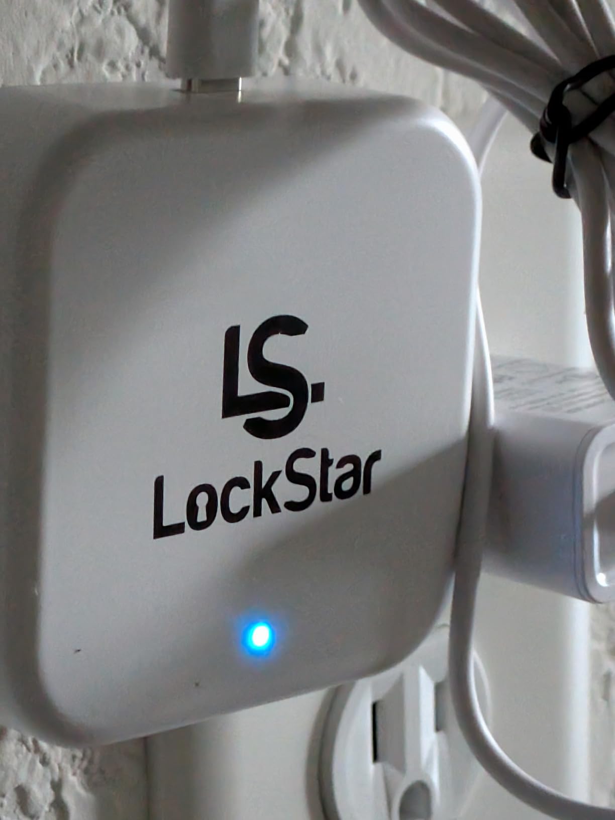 LOCKSTAR Smart Door Lock - Keyless Entry Deadbolt Door Lock - Multiple Entry Methods (APP, Fingerprint Touch ID, Keypad Code, Card FOB, Traditional Key) - Smart Home Devices customer photo 2