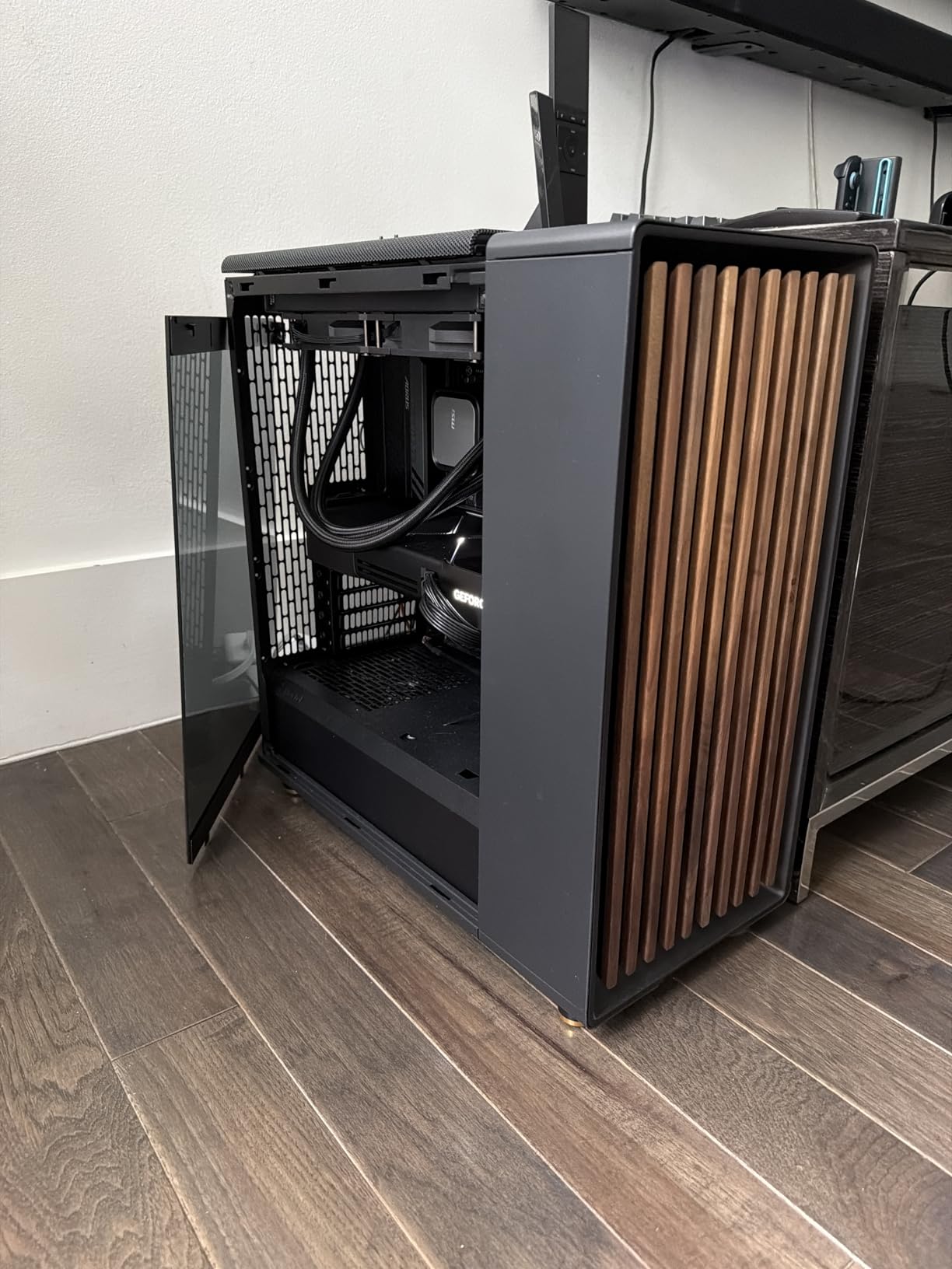 Fractal Design North Charcoal Black Tempered Glass Dark - Genuine Walnut Wood Front - Glass Side Panel - Two 140mm Aspect PWM Fans Included - Type C USB - ATX Airflow Mid Tower PC Gaming Case customer photo 1