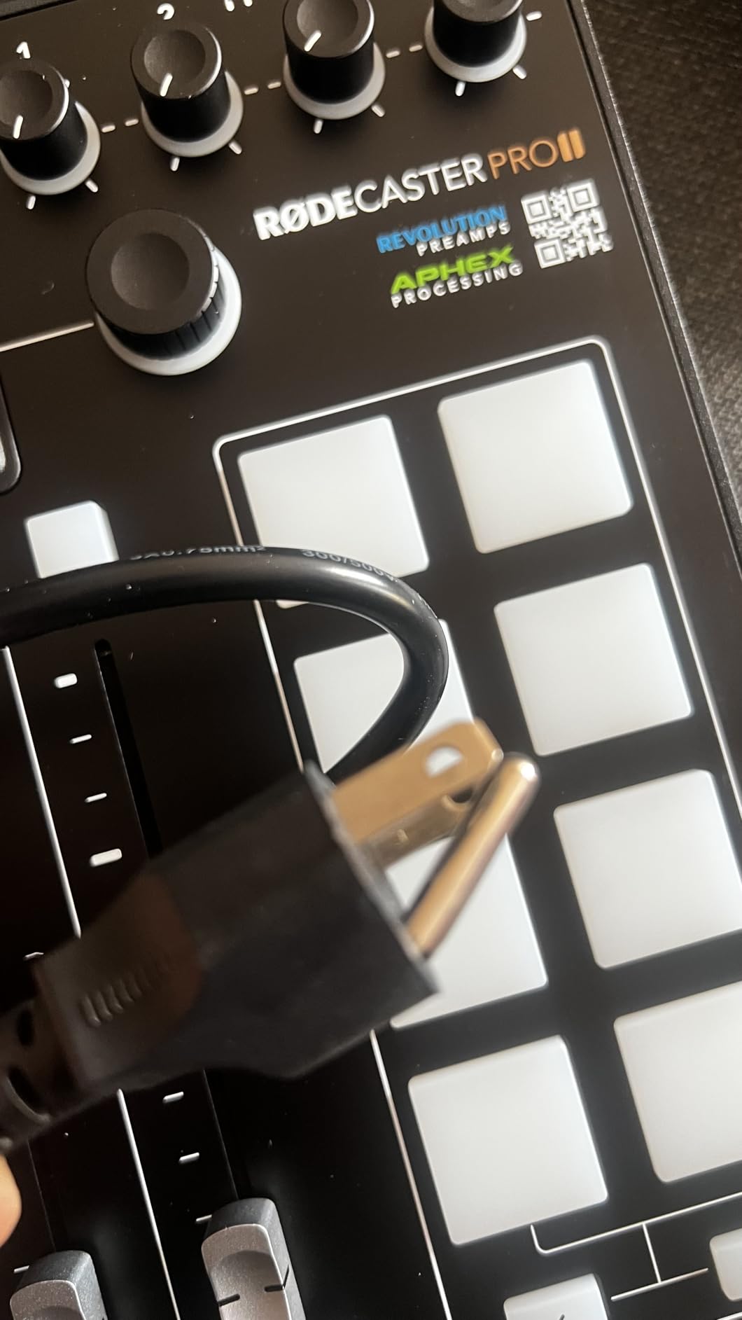 RODE RØDECaster Pro II All-in-One Audio Production Studio | Streaming Music Production and Content Creation, Black customer photo 2