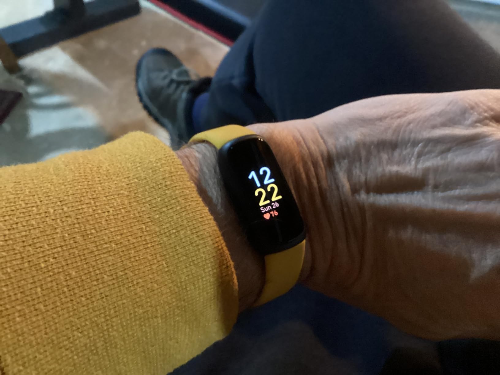 Fitbit Inspire 3 Health &-Fitness-Tracker with Stress Management, Workout Intensity, Sleep Tracking, 24/7 Heart Rate and more, Midnight Zen/Black One Size (S & L Bands Included) customer photo 1