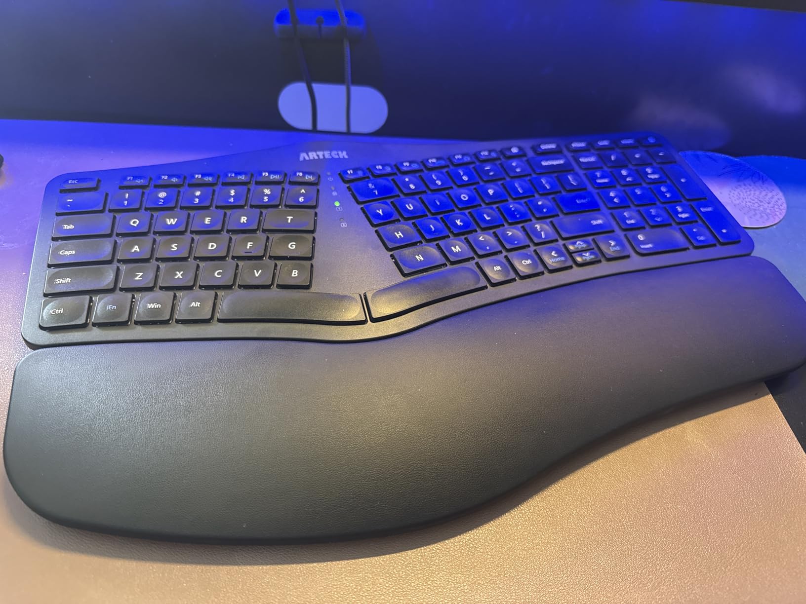 Arteck Split Ergonomic Keyboard with Palm Rest, 2.4G USB Wireless Keyboard customer photo 2