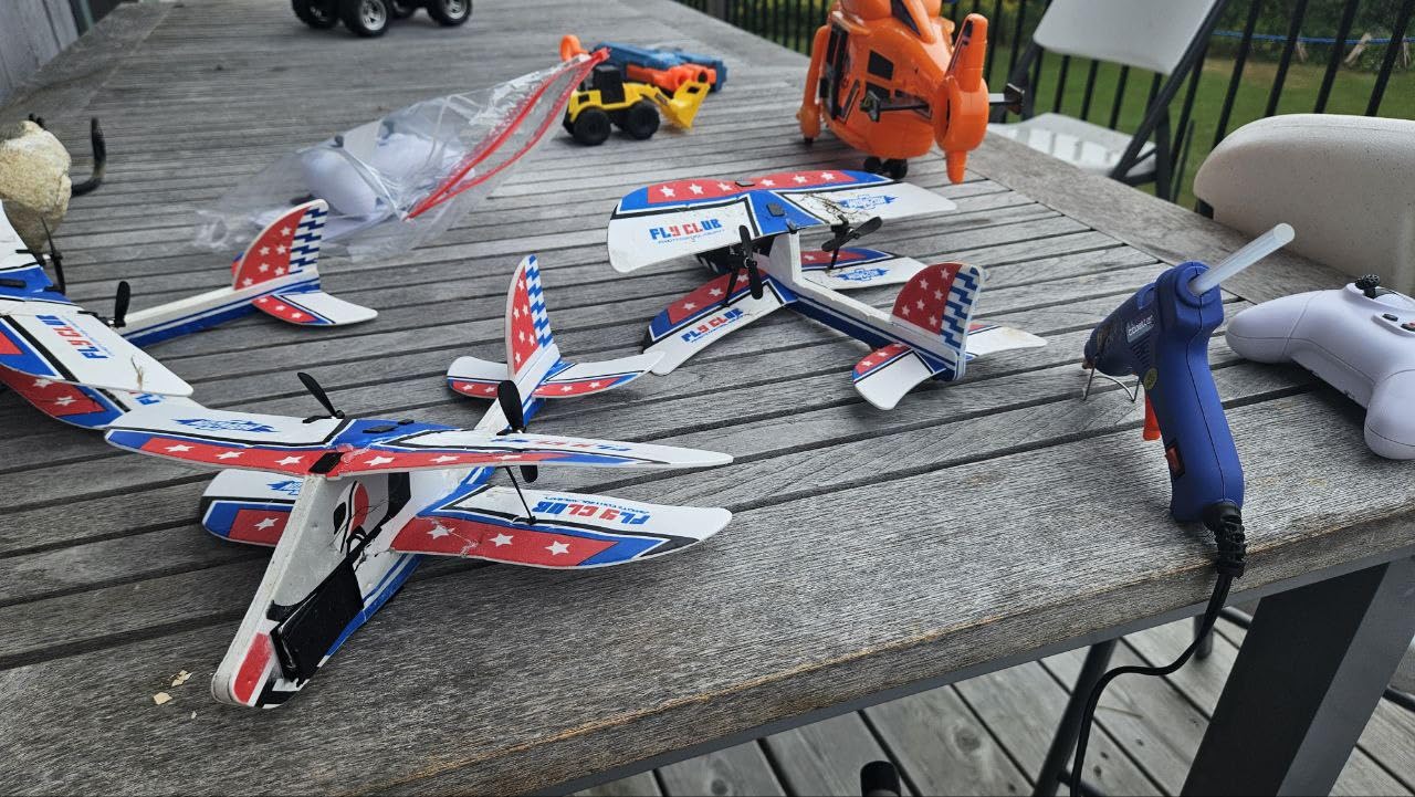 DEERC RC Plane, 2.4GHZ Remote Control Airplane W/ 3 Batteries & 6-axis Gyro Stabilizer, 2CH RTF RC Glider Toy for Beginners Kids Boys Girls Adults customer photo 2