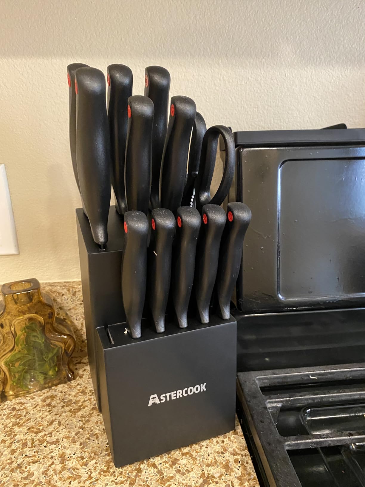 Knife Set, Astercook 15 Pieces Knife Sets for Kitchen with Block, Dishwasher Safe Kitchen Knife Set with Built in Sharpener Block, German Stainless Steel Knife Block Set, Valentine's Gift customer photo 2