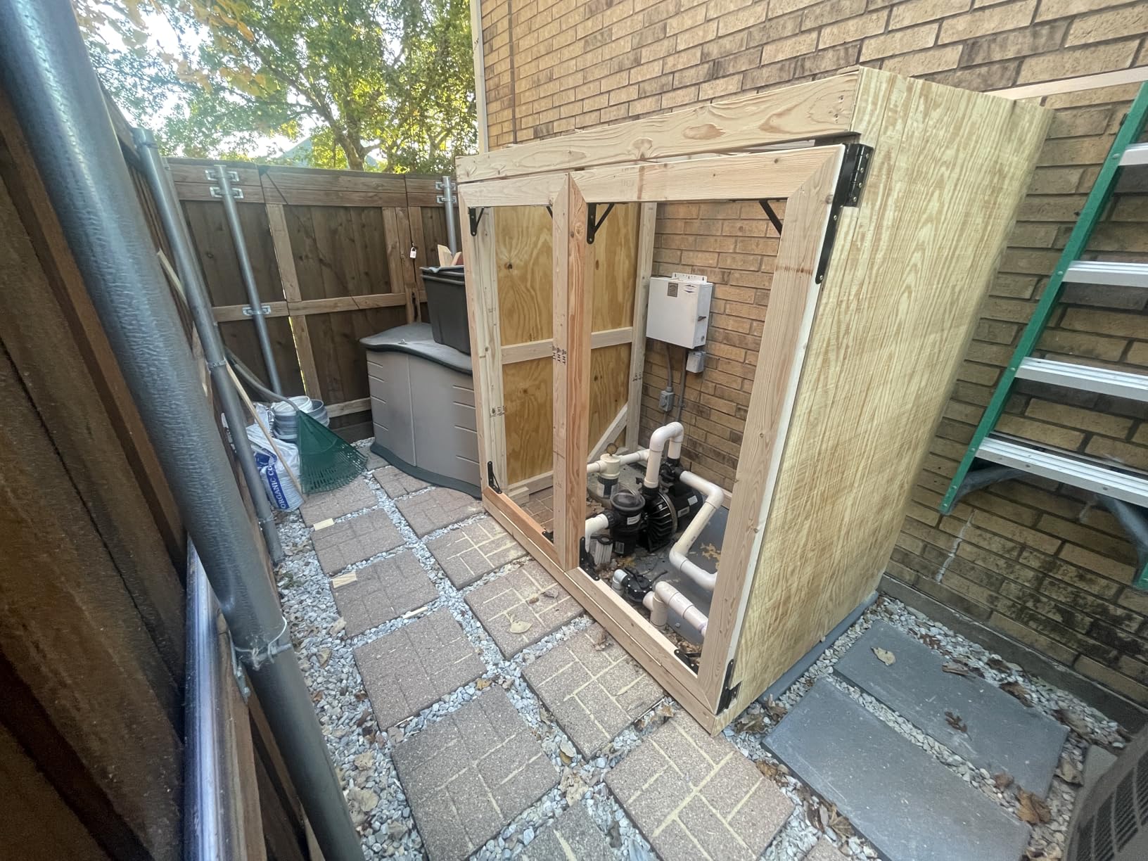 Heavy Duty Anti Sag Gate Kit - 90 Degree Bracket with Hinges for Wooden Fences - No Sag Corner Brace for Doors & Driveway (2 Sets) customer photo 1