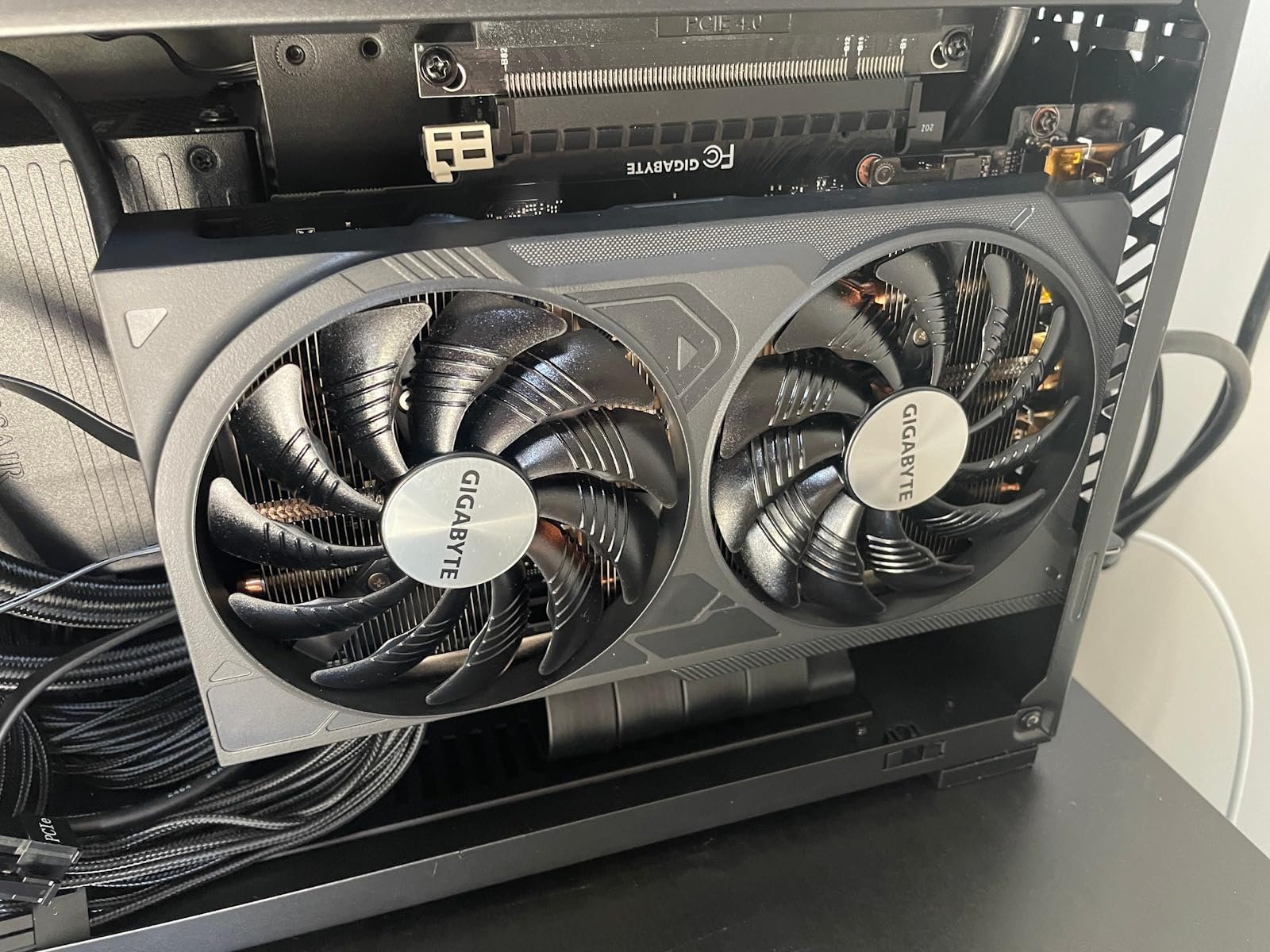 Gigabyte GeForce RTX 4060 Ti Eagle OC 8G Graphics Card, 3X WINDFORCE Fans, 8GB 128-bit GDDR6, GV-N406TEAGLE OC-8GD Video Card customer photo 1