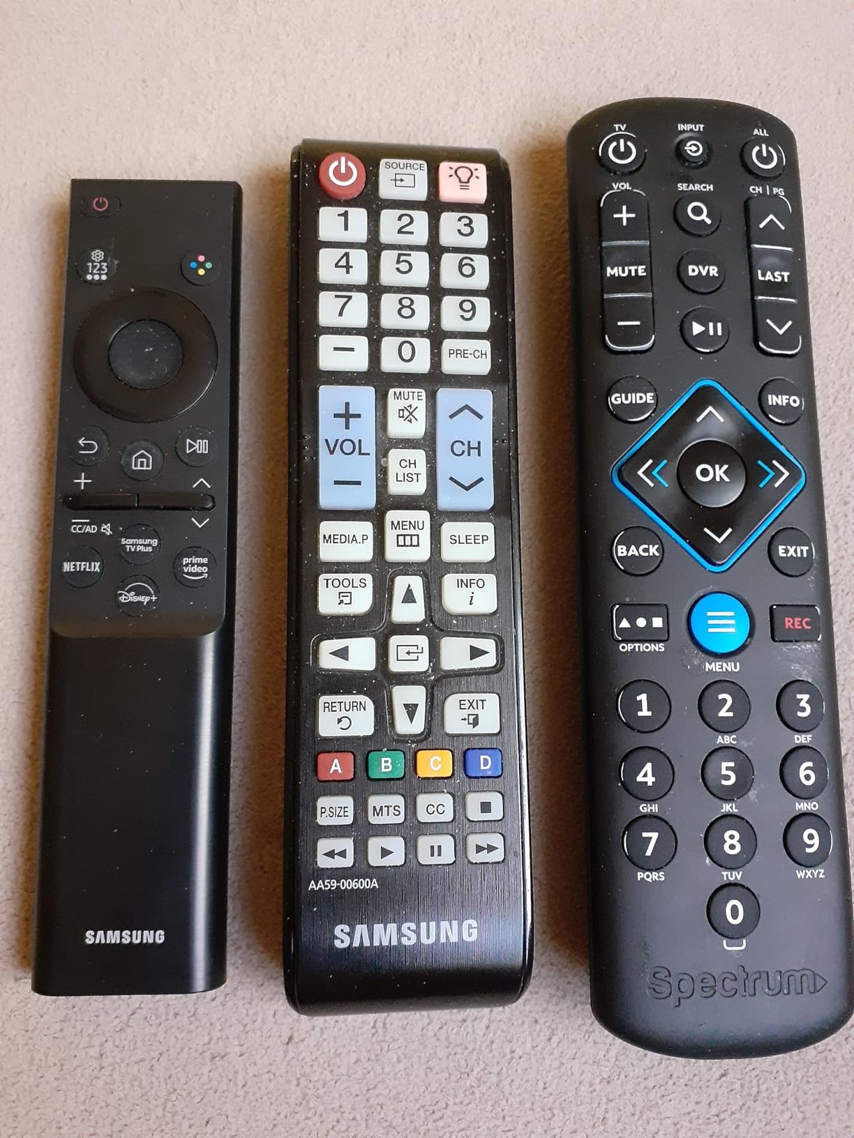 Samsung 60-Inch Class Crystal UHD 4K DU7200 Series HDR Smart TV w/Object Tracking Sound Lite, PurColor, Motion Xcelerator, Mega Contrast, Q-Symphony (UN60DU7200, 2024 Model) customer photo 2