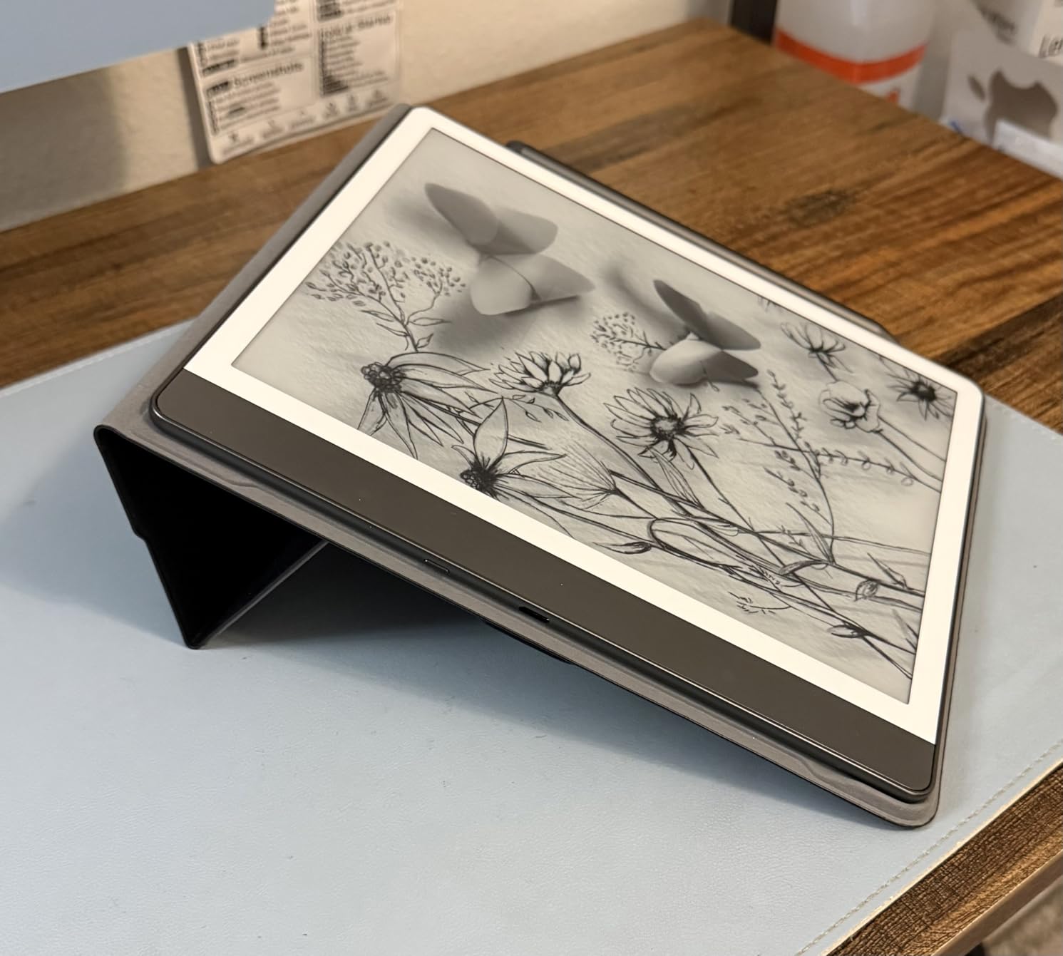 Amazon Kindle Scribe 64GB - Your notes, documents and books, all in one place. With built-in AI notebook summarization. Includes Premium Pen - Metallic Jade customer photo 1