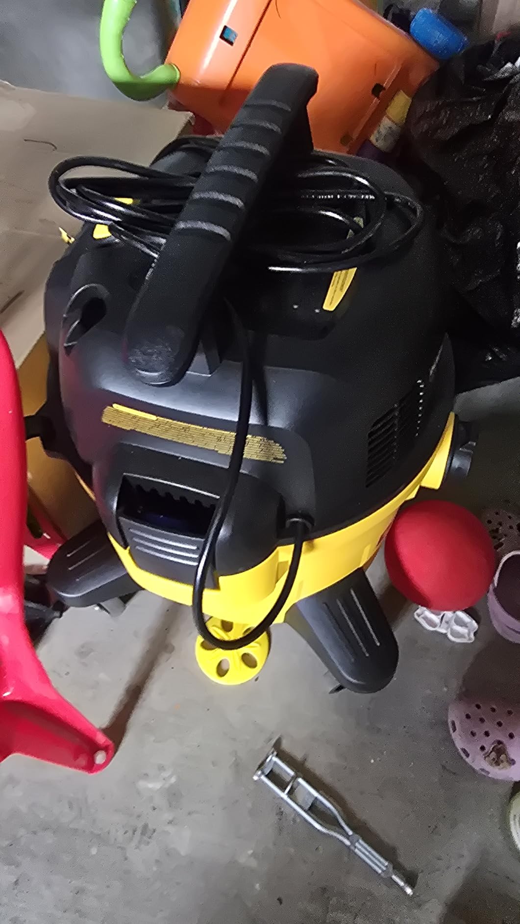 DEWALT 6 Gallon STEALTHSONIC Wet Dry Shop Vac, 5 Peak HP Shop Vacuum Wet and Dry, Ultra Quiet Shopvac with Powerful Suction, Wet Dry Vacuum Cleaner for Home, Garage, Workshop, Jobsite, DXV06P-QT customer photo 1