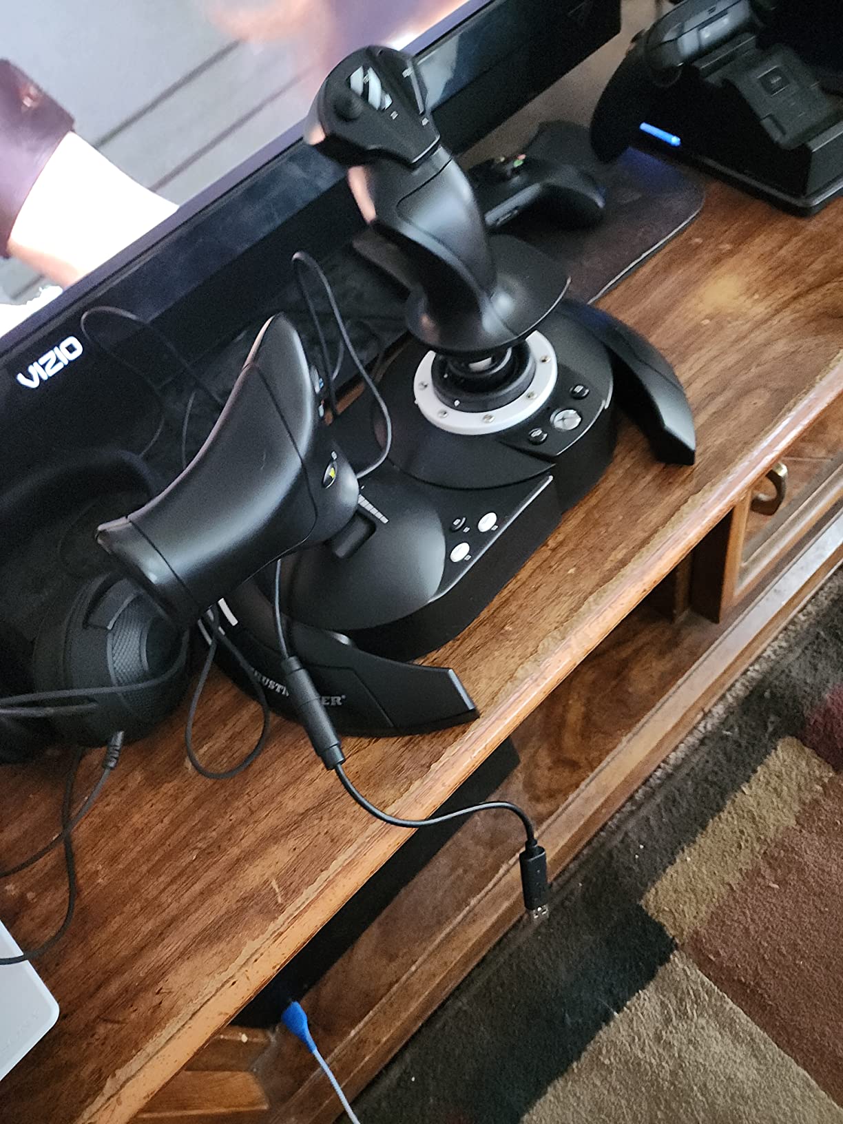 Thrustmaster T-Flight Hotas One Microsoft Flight Simulator 2024 Collectors Edition - Flight Stick & Throttle Controller for Xbox Series X|S & PC customer photo 1