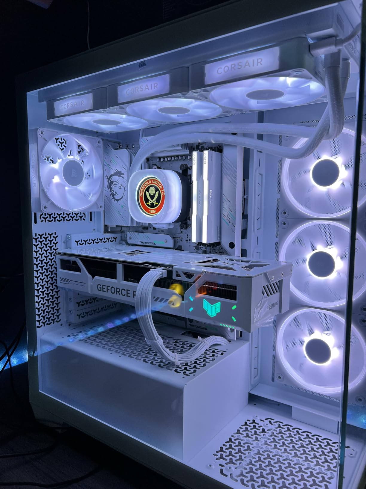 CORSAIR iCUE Link Titan 240 RX LCD Liquid CPU Cooler - 240mm AIO - Low-Noise - FlowDrive Cooling Engine - Intel LGA 1851/1700, AMD AM5/AM4 - 2X RX120 RGB Fans - iCUE Link System Hub Included - Black customer photo 1
