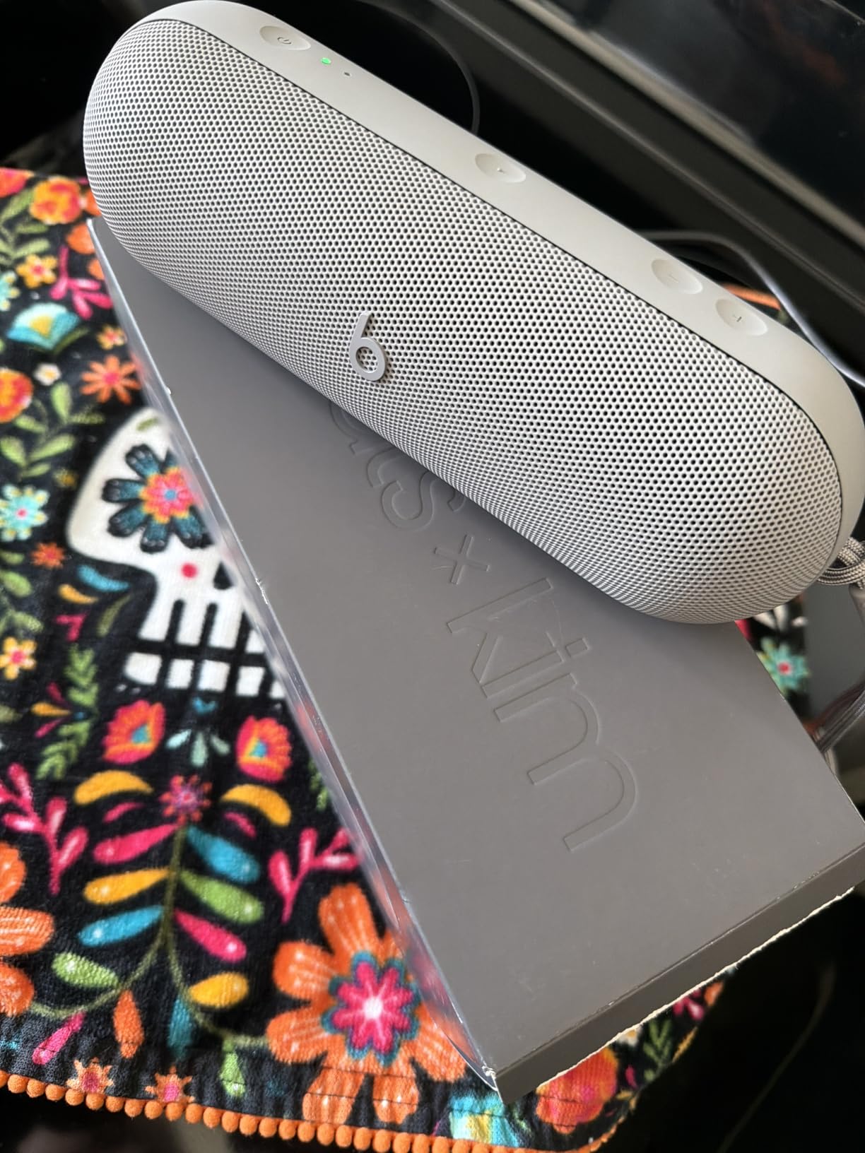 Pill x Kim Kardashian - Wireless Bluetooth Speaker and Portable Charger via USB-C - Up to 24 Hours Battery Life, IP67 Water Resistant, Apple & Android Compatible, Built-in Mic - Dark Gray customer photo 2