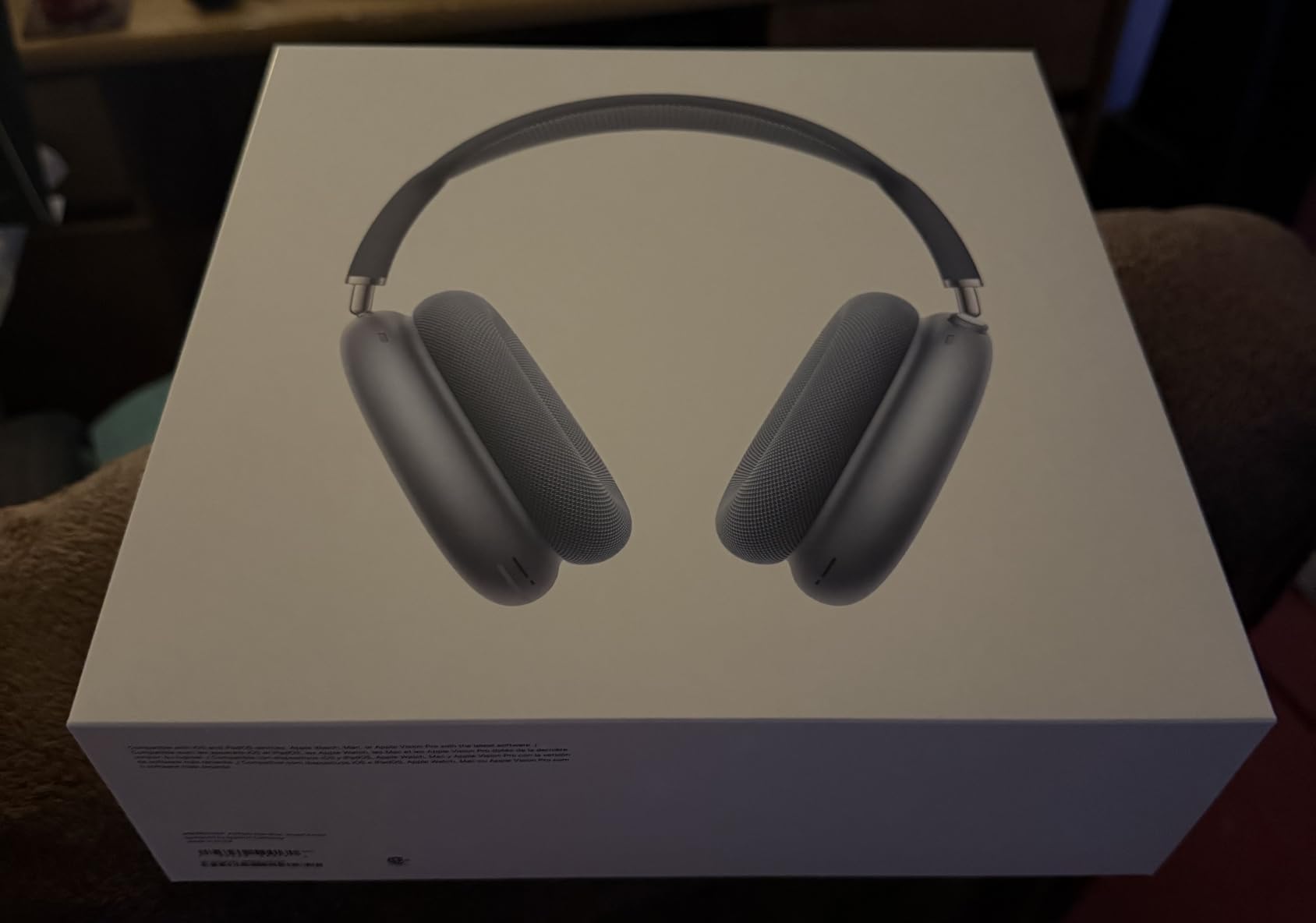 Apple AirPods Max Wireless Over-Ear Headphones, Pro-Level Active Noise Cancellation, Transparency Mode, Personalized Spatial Audio, USB-C Charging, Bluetooth Headphones for iPhone - Starlight customer photo 2
