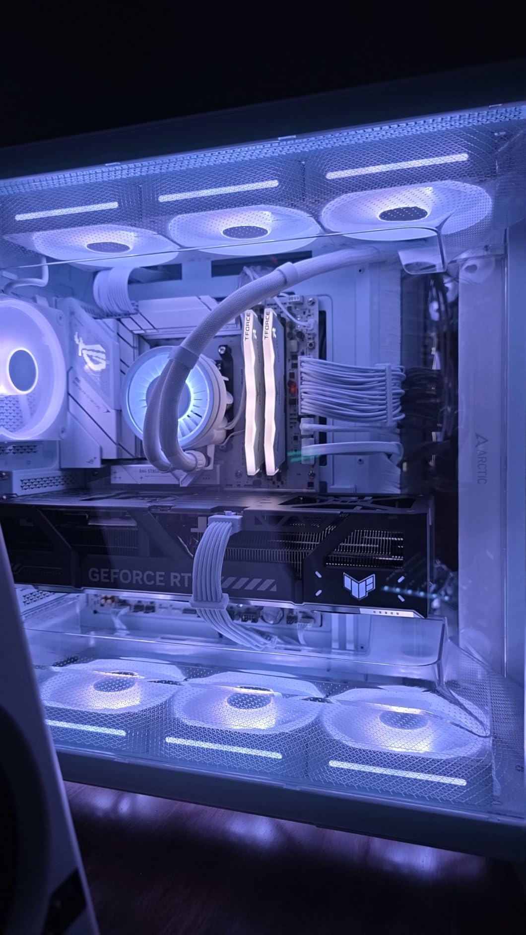 TUF GeForce RTX 5090 32GB GDDR7 Graphics Card, NVIDIA, Desktop (PCIe 5.0, HDMI/DP 2.1, 3.6-Slot, Military-Grade Components, Protective PCB Coating, Axial-tech Fans, Vapor Chamber) customer photo 2