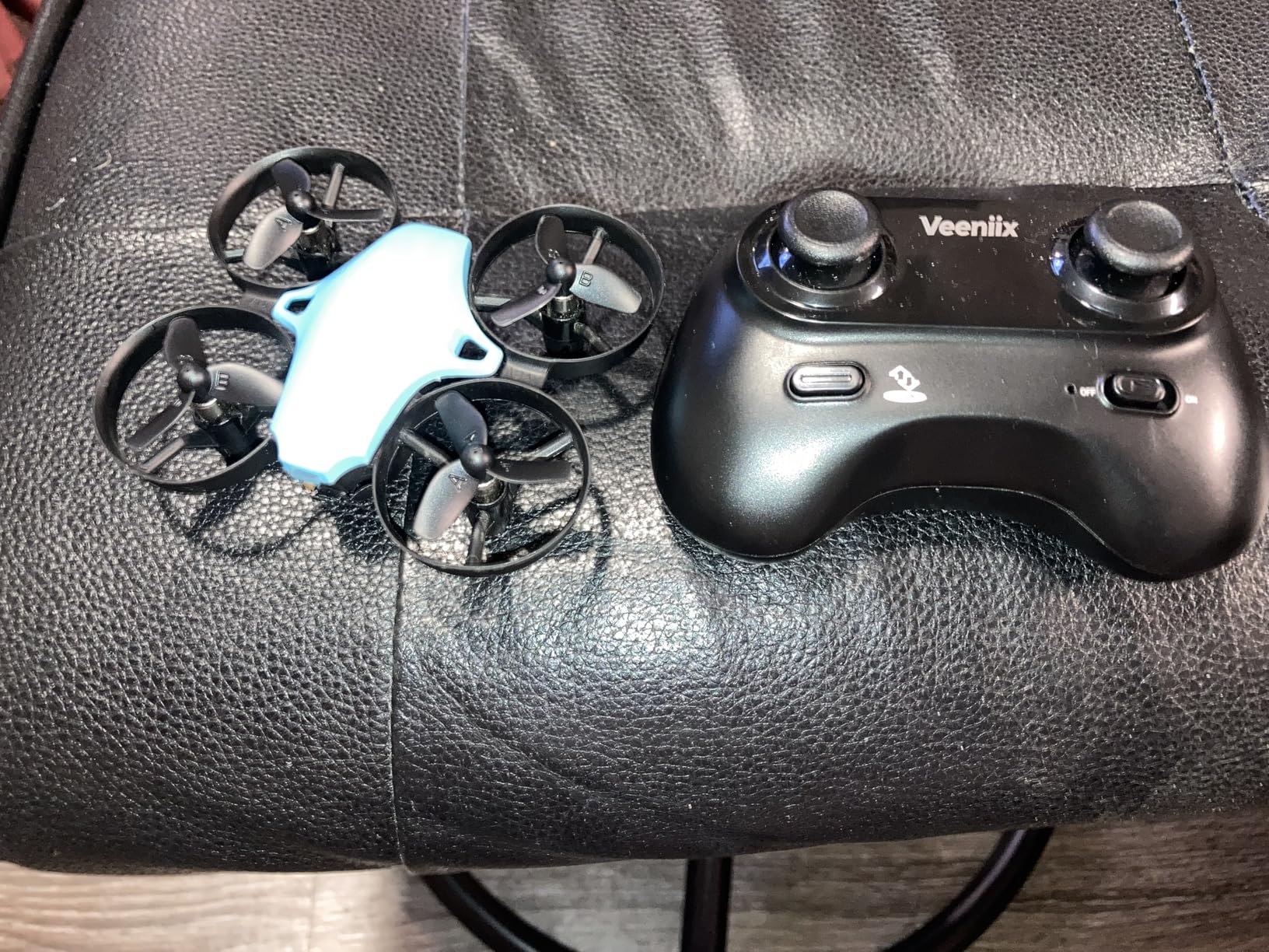 V995 Mini Drone for Kids and Beginners, Indoor Outdoor Quadcopter Plane for Boys Girls with 3D Flips,360° Rotation,Circle Fly,Auto Hover, Headless Mode and 3 Batteries,Gift for Boys and Girls customer photo 1