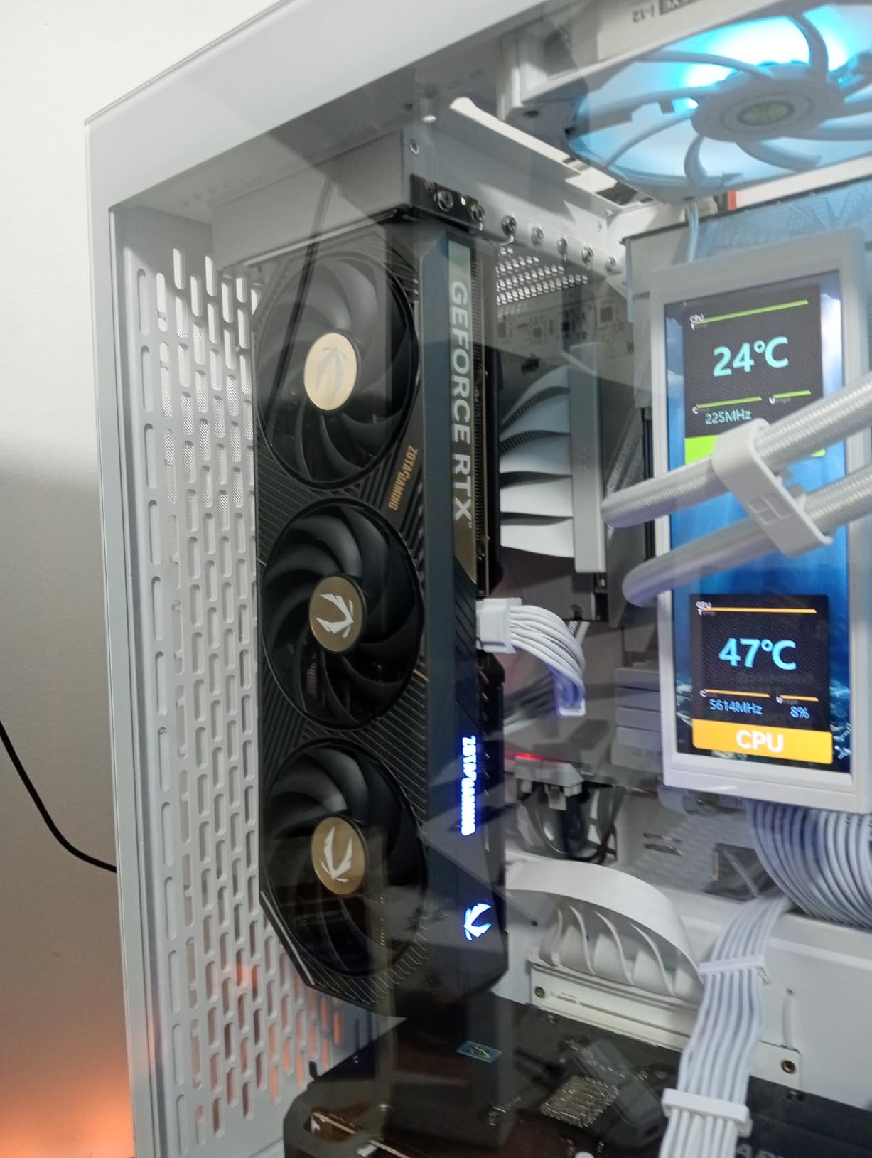 ZOTAC Gaming GeForce RTX 5070 Solid OC DLSS 4 12GB GDDR7 192-bit 28 Gbps PCIE 5.0 Gaming Graphics Card, IceStorm 2.0 Cooling, Spectra RGB Lighting, ZT-B50700J-10P customer photo 1