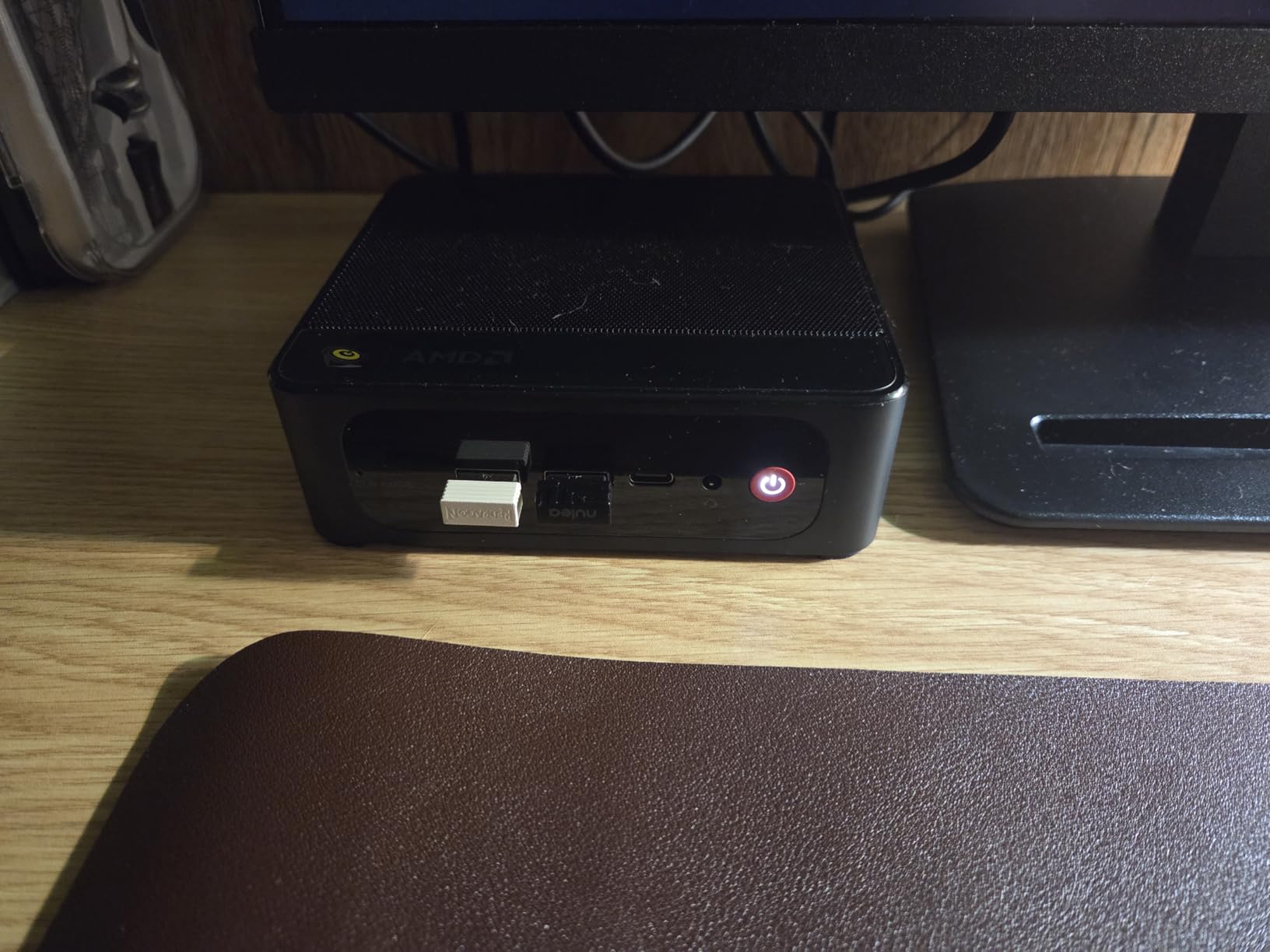 Beelink SER9 PRO+ Mini PC, AMD Ryzen7 H 255 up to 4.9GHz(8C/16T),Mini Computer 32GB LPDDR5X RAM/1TB PCIe4.0x4 SSD AMD Radeon 780M 12core 2600MHz Support 4K Triple Display/WiFi 6/BT5.2/2.5G LAN/USB4 customer photo 1