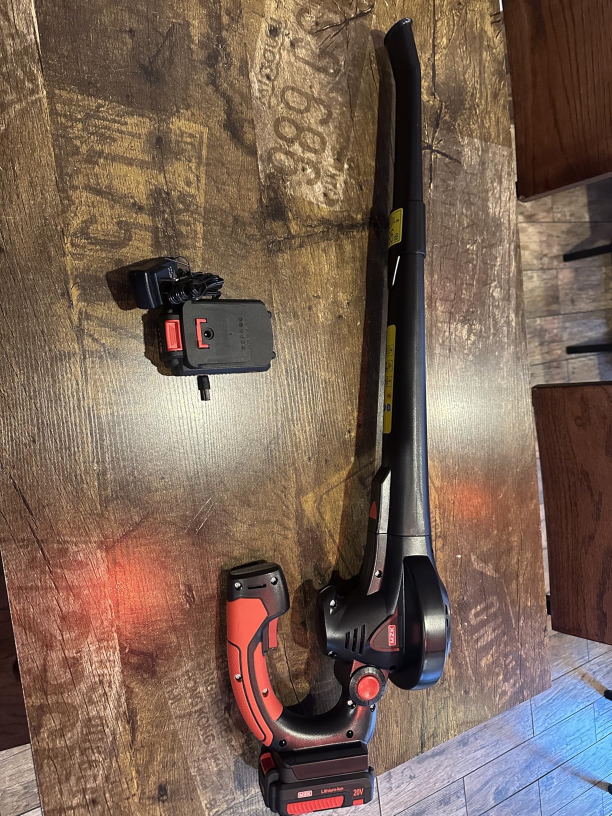 MZK Cordless Leaf Blower, 20V Battery Powered Electric Blower for Lawn Care, Electric Lightweight Leaf Blower for Blowing Leaves, Patio Cleaning and Dust (2 * 2Ah Battery & Charger Included), LF40D13 customer photo 1