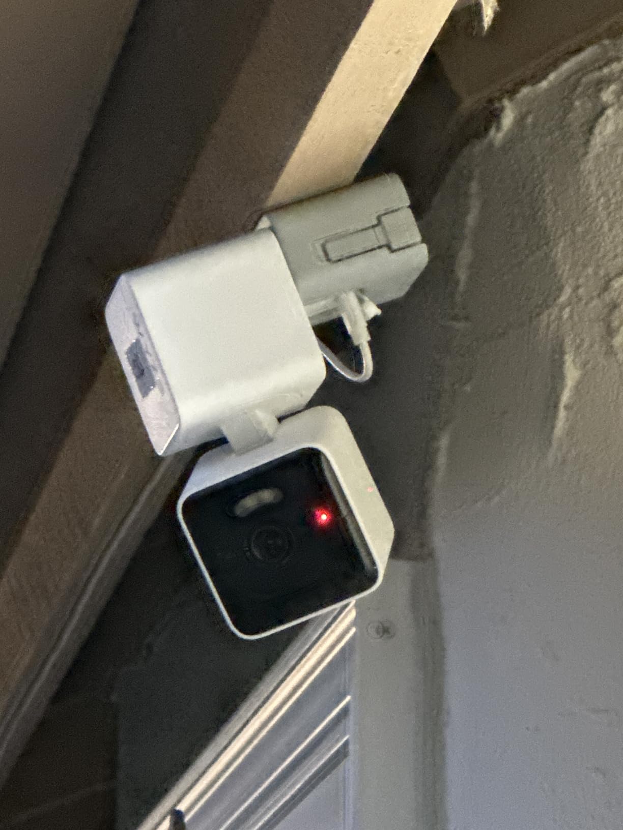 WYZE Solar Cam Pan (Flagship Model), Security Cameras Wireless Outdoor, 2K 360° Pan-Tilt Battery Powered 2.4GHz Wi-Fi Cameras for Home Security, AI Motion Detection, Color Night Vision, No Blind Spots customer photo 1