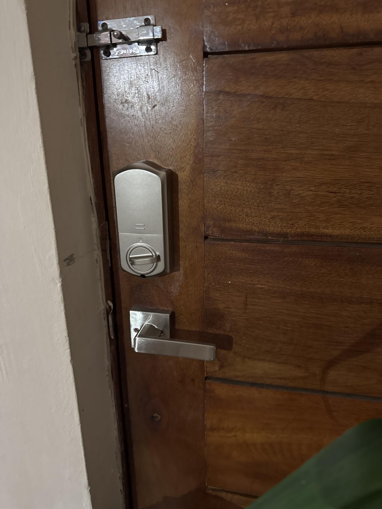 Veise VE027-L Built-in WiFi Smart Lock with Handles, Fingerprint Keyless Entry Door Lock Set, App Remote & Voice Control, Electronic Deadbolt for Front Door, Touchscreen Keypad, Auto Lock, Matte Black customer photo 1