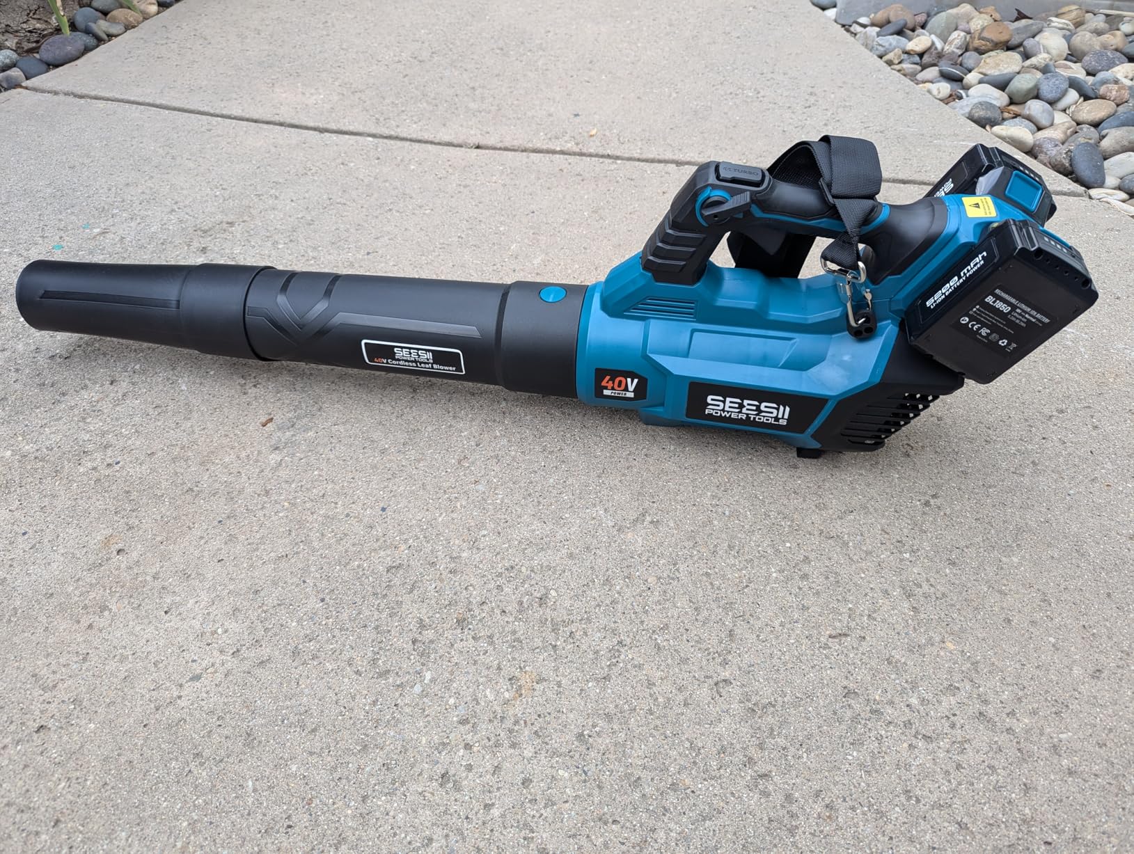 SEESII 40V Leaf Blower Cordless, 600CFM 160MPH Brushless Motor Leaf Blower with 2 * 5200mAh Batteries and Charger, Turbo Button & Variable Speed Control Electric Blower for Lawn Care, Dust and Debris customer photo 2
