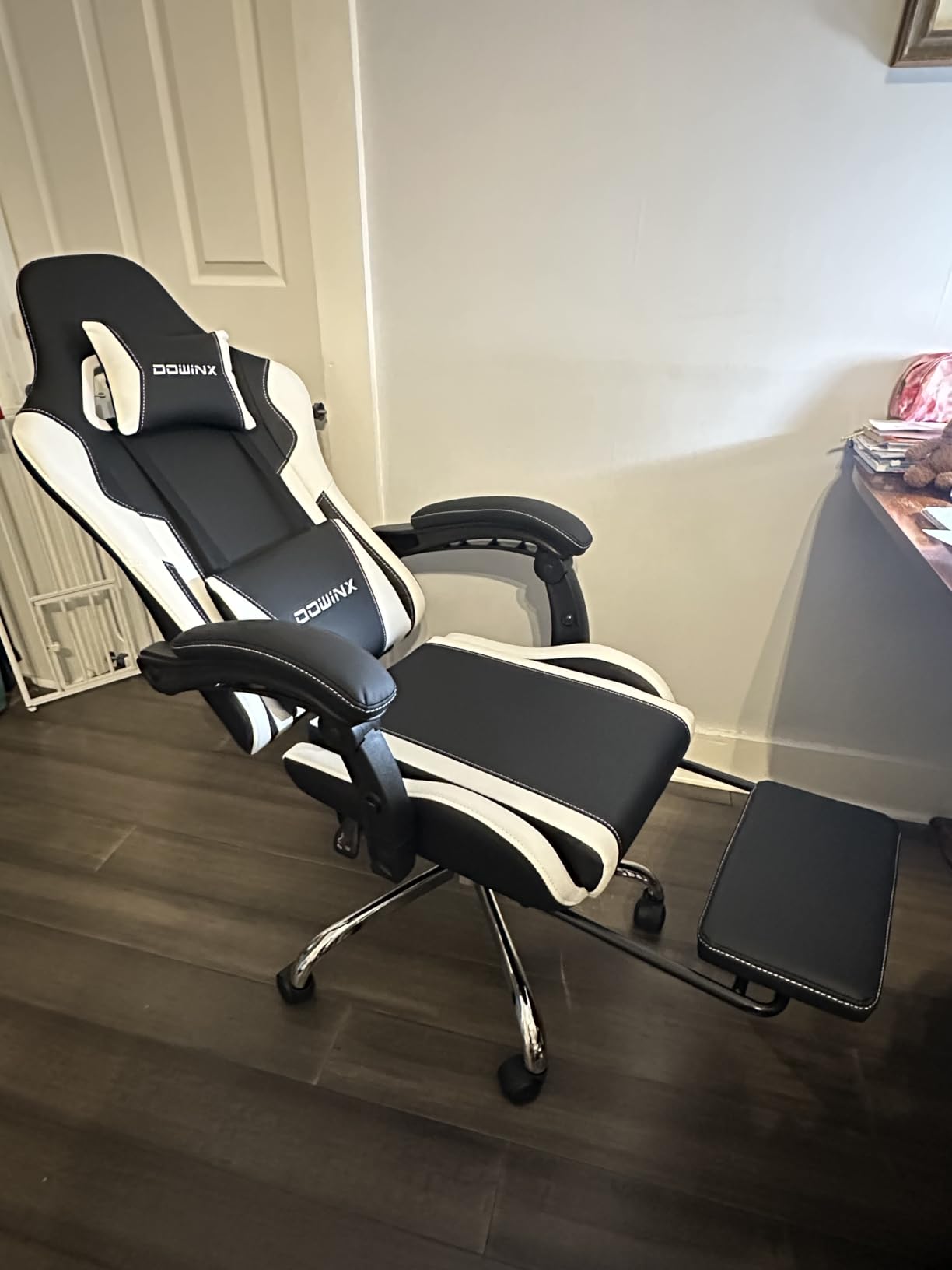 Dowinx Ergonomic Gaming Chair with Footrest & Massage Lumbar, 2D-Linkage Armrests for Computer Chair 330lbs with Headrest Pillow customer photo 1