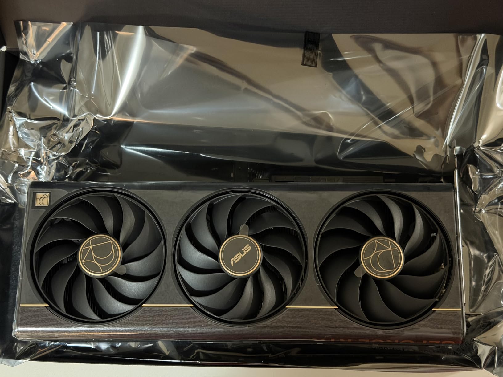 ASUS ProArt GeForce RTX 5070 Ti OC Edition Graphics Card (PCIe 5.0, 16GB GDDR7, USB Type-C, HDMI/DP 2.1, 2.5-Slot, Axial-tech Fans, Vapor Chamber, Phase-Change GPU Thermal pad) customer photo 1
