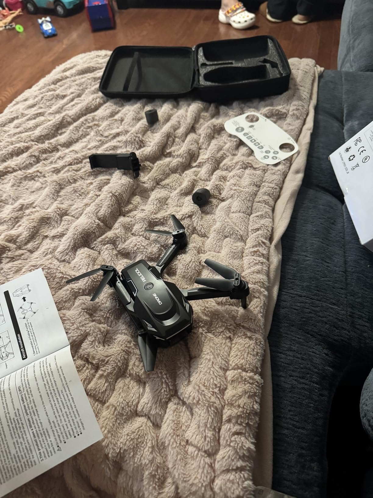 Drone with Camera - Drone with Screen on Controller for Beginners, Foldable Remote Control Quadcopter with Gesture Control, 3D Flip, One Key Start, Emergency Stop, 2 Batteries, Easier to use to use customer photo 1