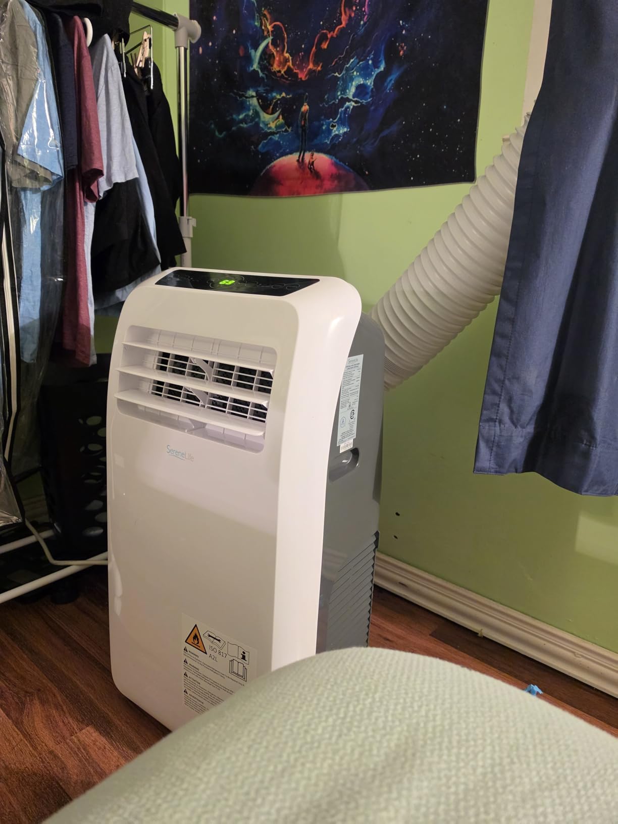 SereneLife Portable Air Conditioner, Dehumidifier & Fan | 3-in-1 8,000 BTU AC With Temperature Ranges 64F-90F & Cools 350 SQ FT | Includes 3 Fan Speeds, Remote Control, & Window Exhaust Kit | White customer photo 1