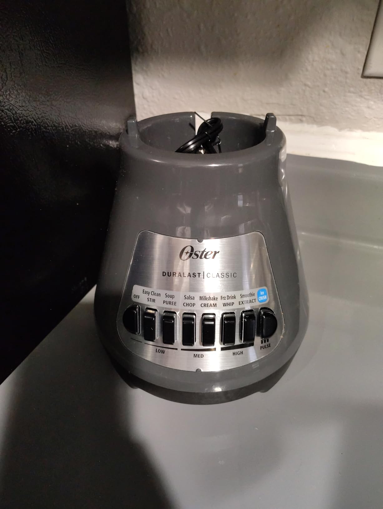 Oster Classic Series 8-Speed Blender with 6-Cup Glass Jar, Gray customer photo 1