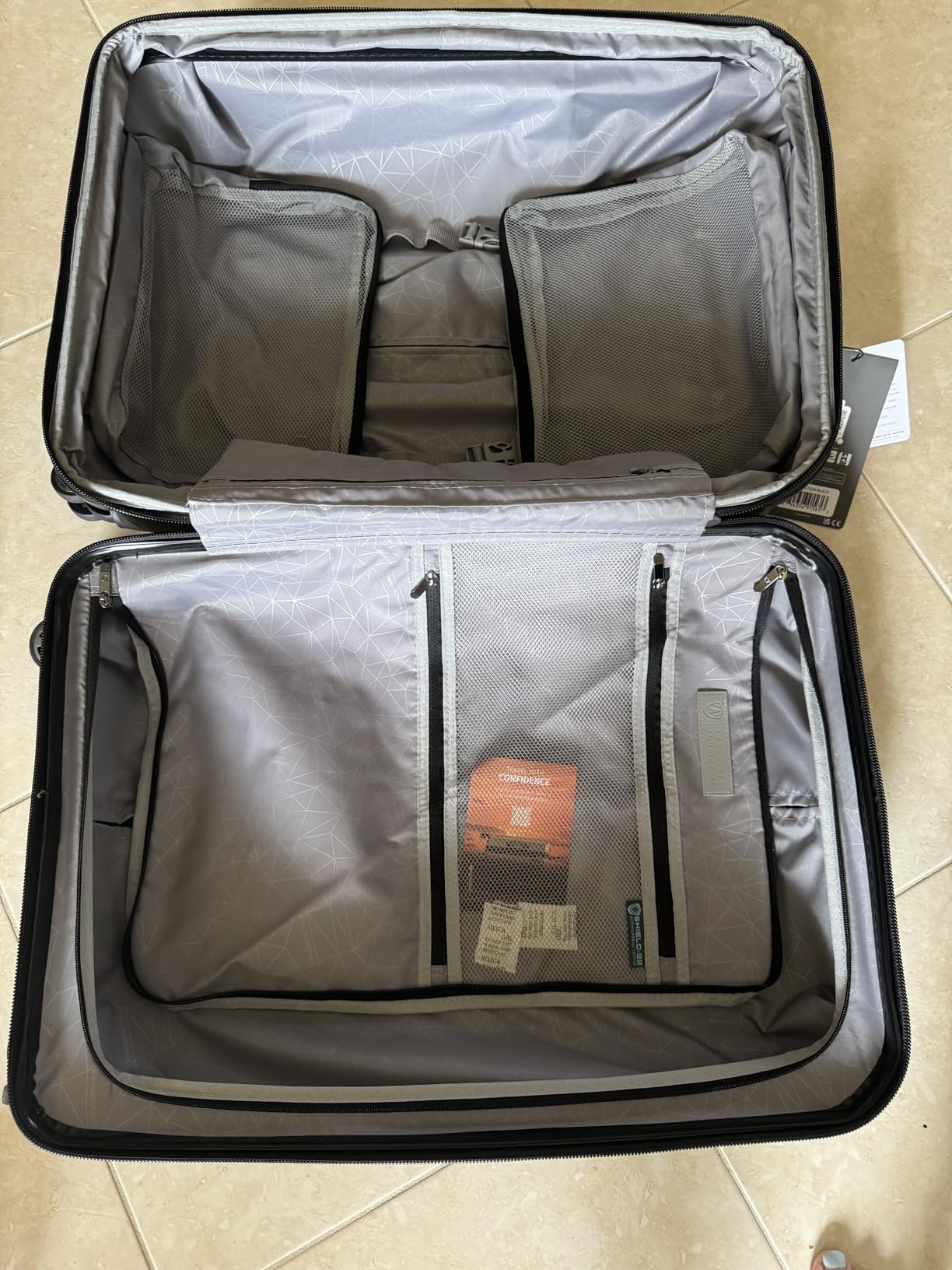 Pagosa Hardshell Expandable Luggage with Spinner Wheels, Black, 2-Piece Set (22/27) customer photo 2