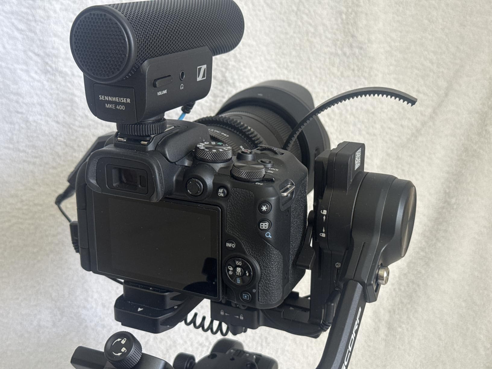 EOS R10 Mirrorless Camera with RF-S 18-45mm Lens Kit customer photo 1