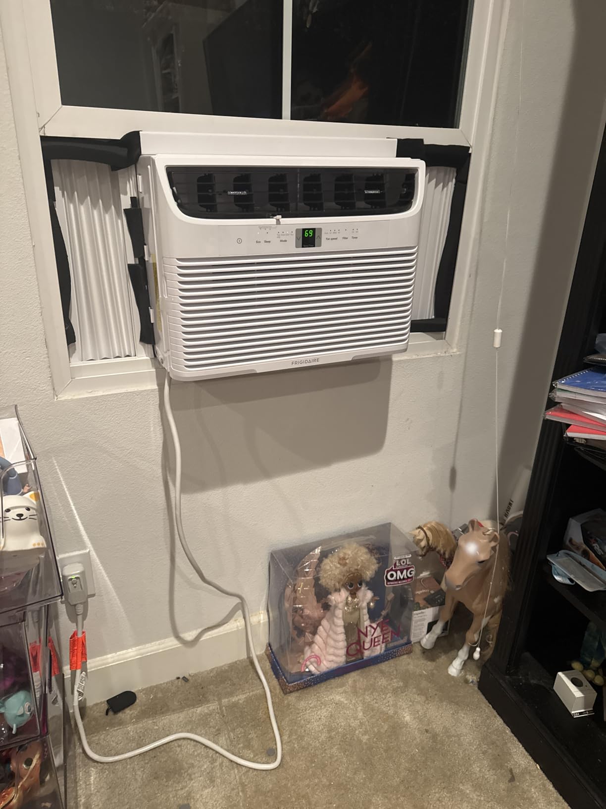 Frigidaire 12,000 BTU Window Air Conditioner with Remote Control, Cools Up to 550 Sq. Ft., Quiet Operation, Eco Mode, 3 Fan Speeds customer photo 2